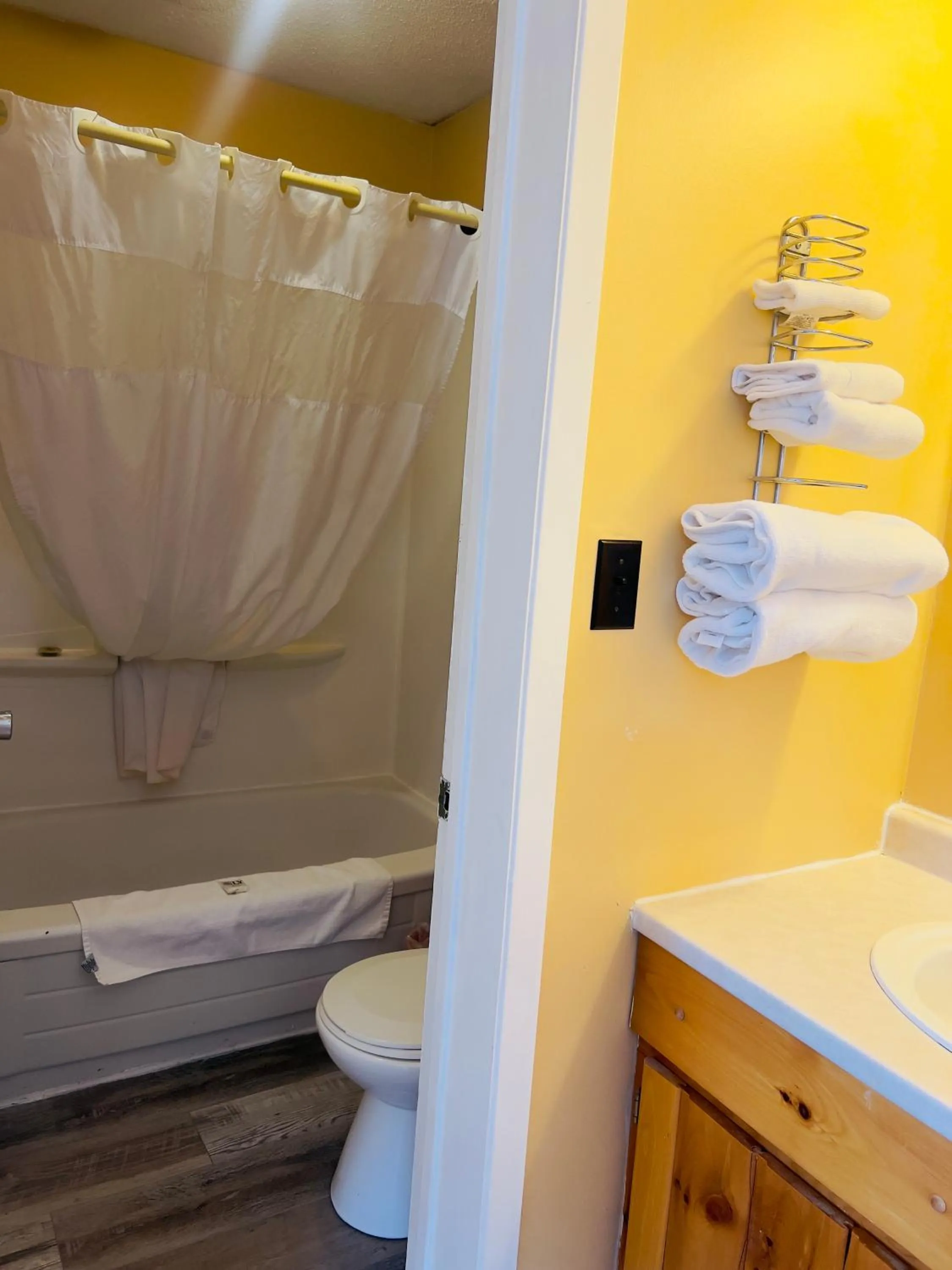 Bathroom in Glenview Cottages