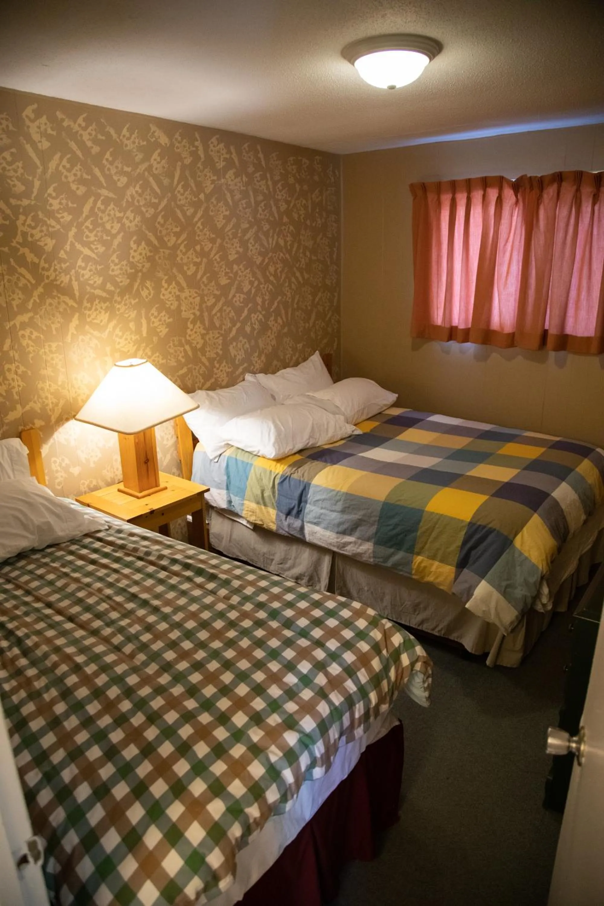 Bedroom, Bed in Glenview Cottages