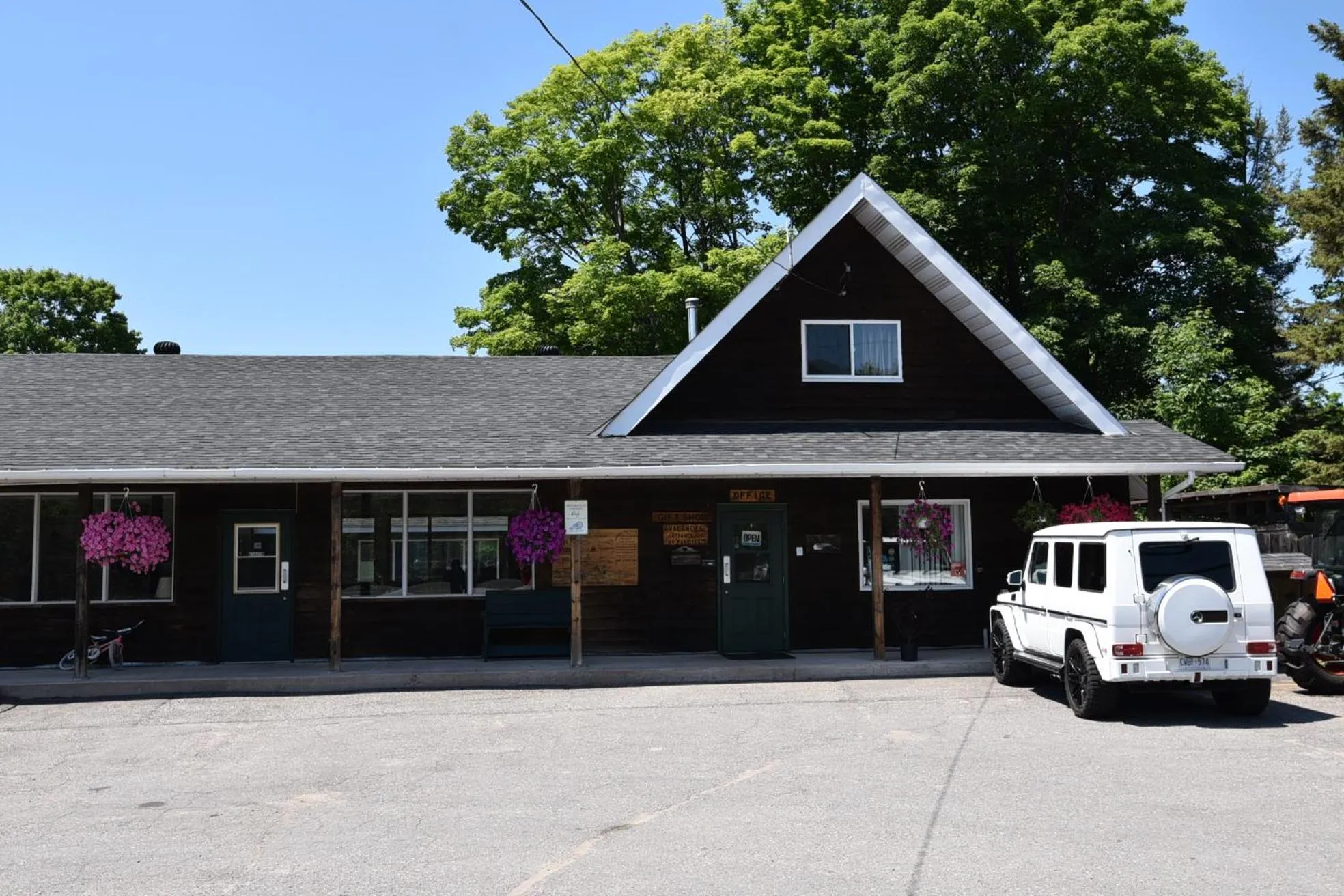 Facade/entrance in Glenview Cottages
