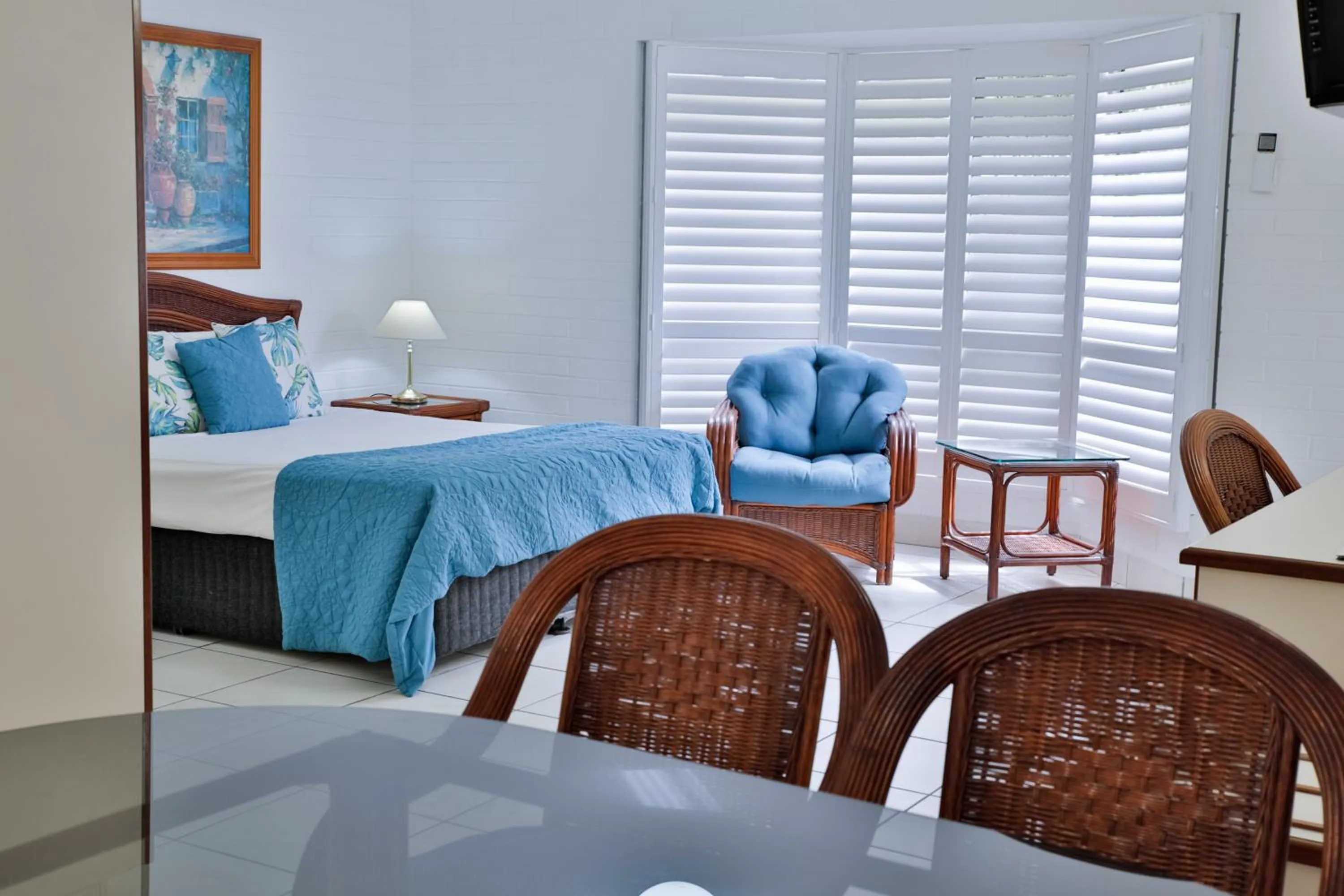 Bed in Central Park Motel