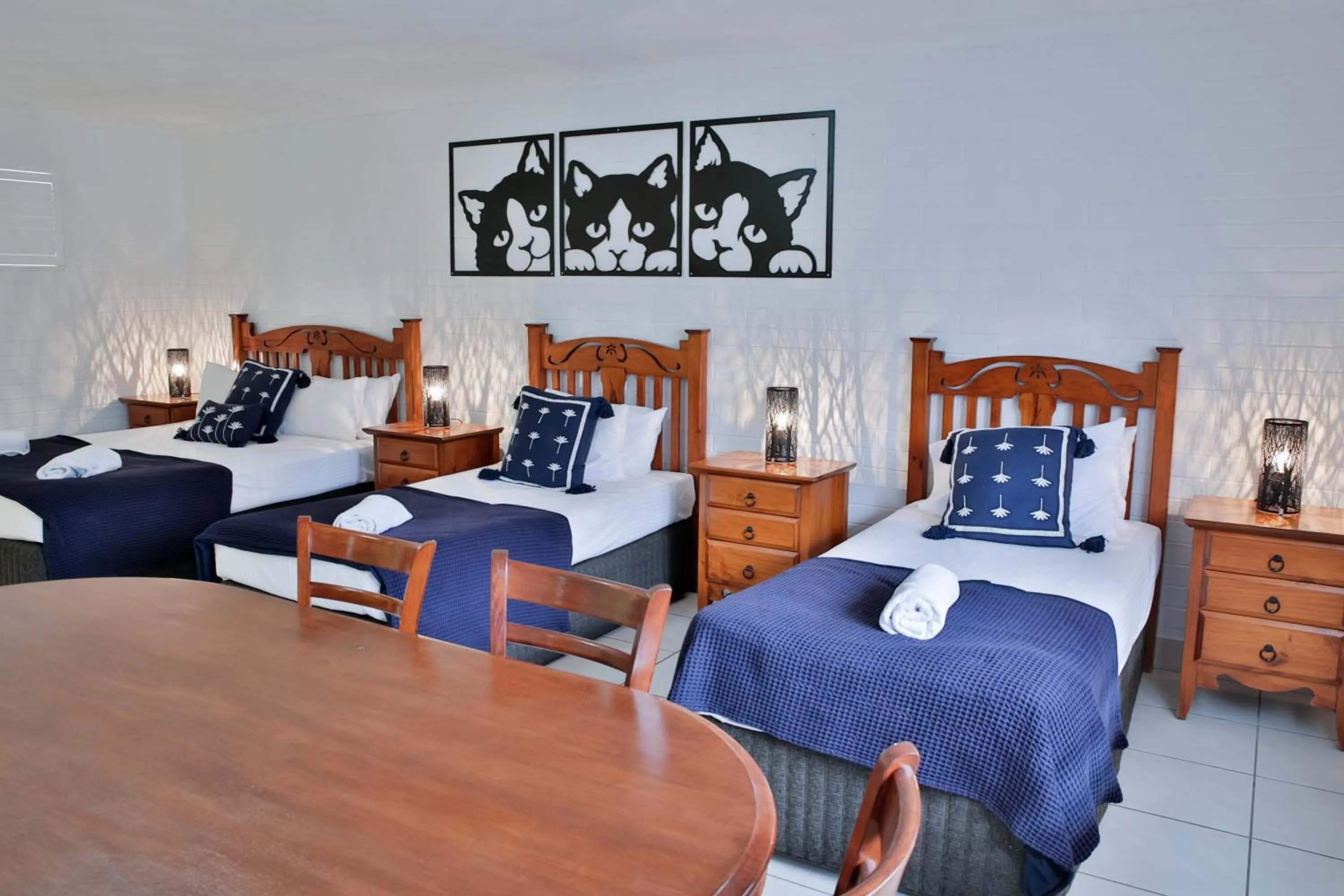 Bed in Central Park Motel