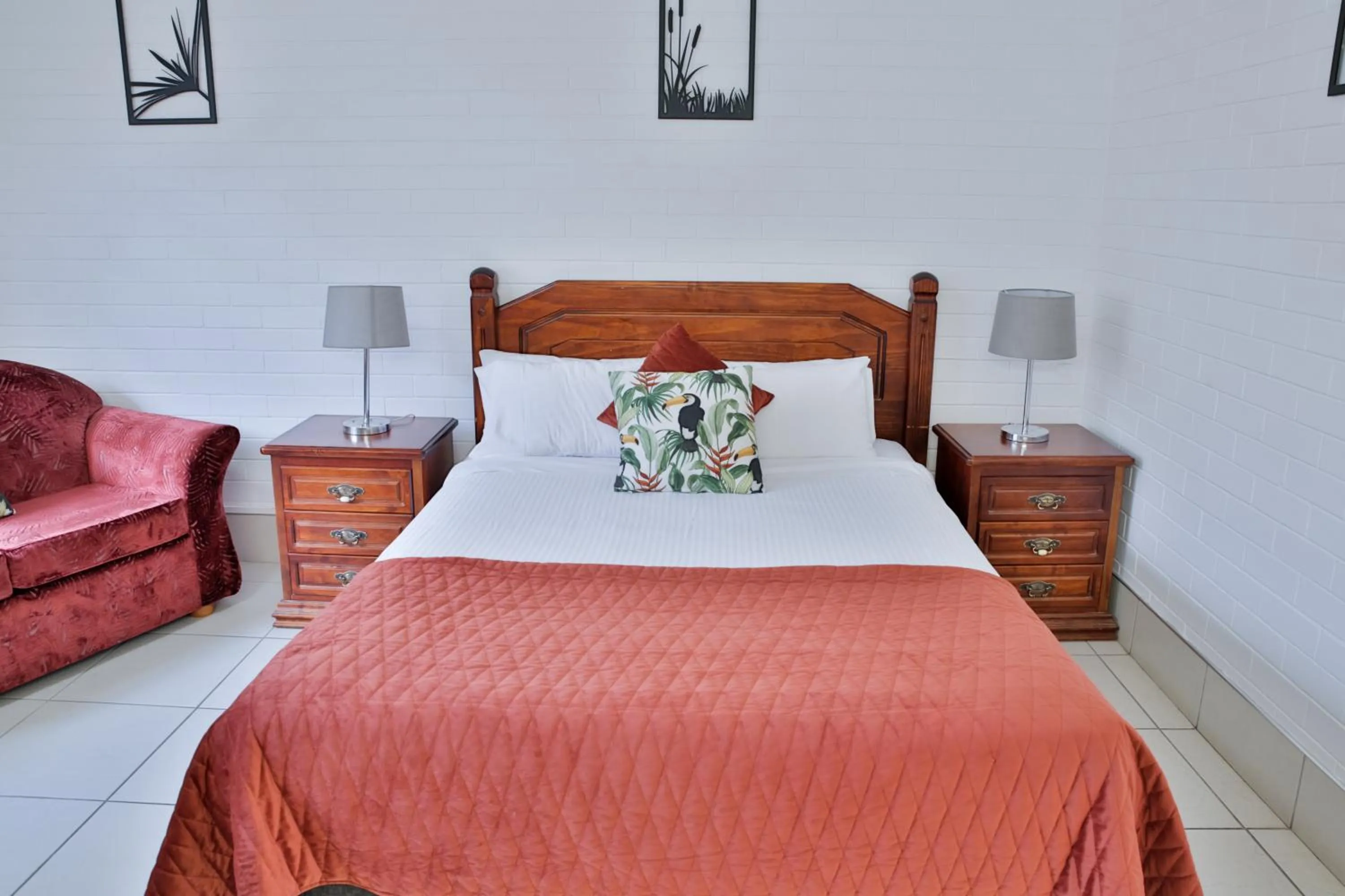 Bed in Central Park Motel