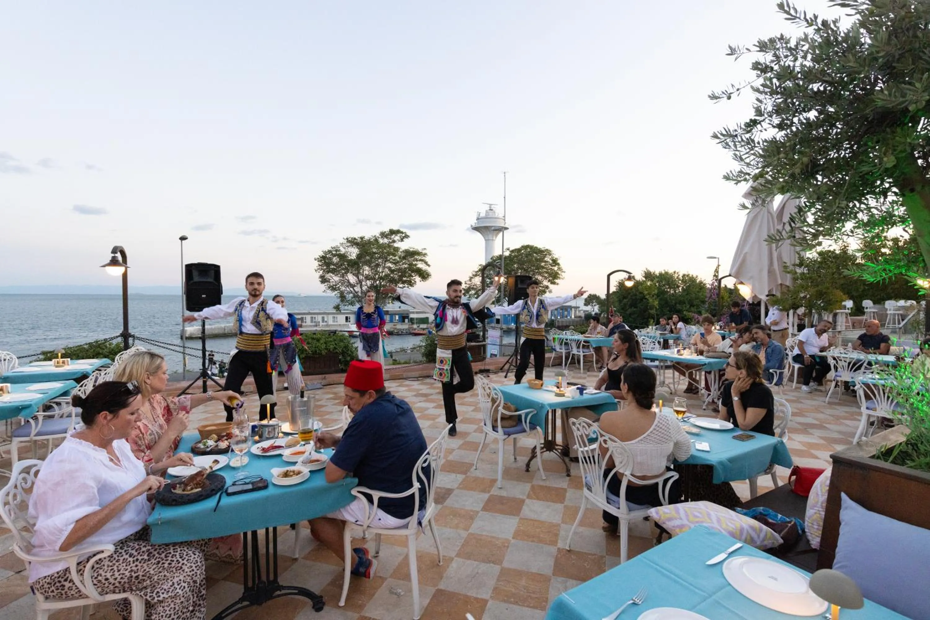 Restaurant/places to eat in Seven Hills Palace & Spa