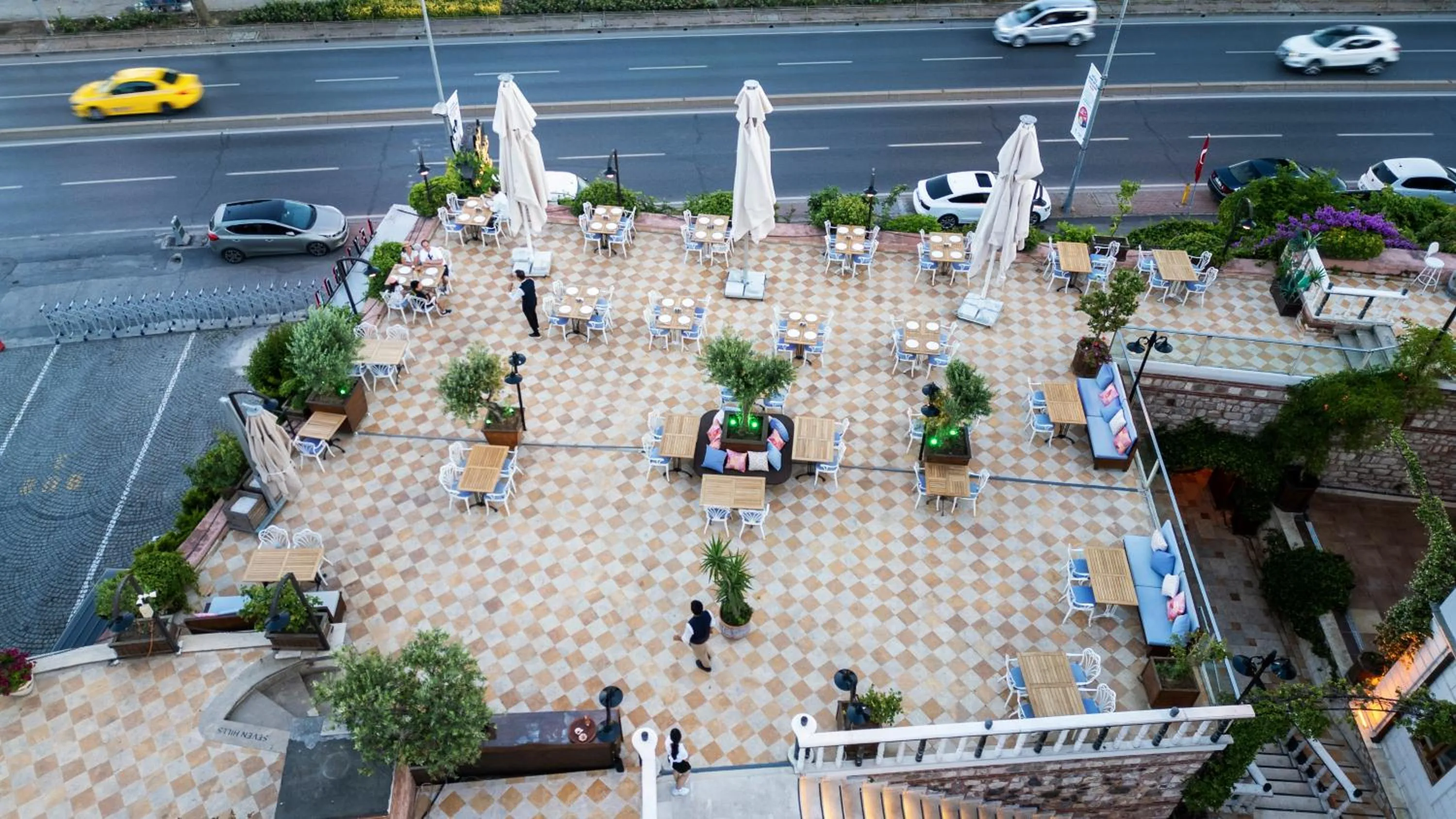 Restaurant/places to eat in Seven Hills Palace & Spa