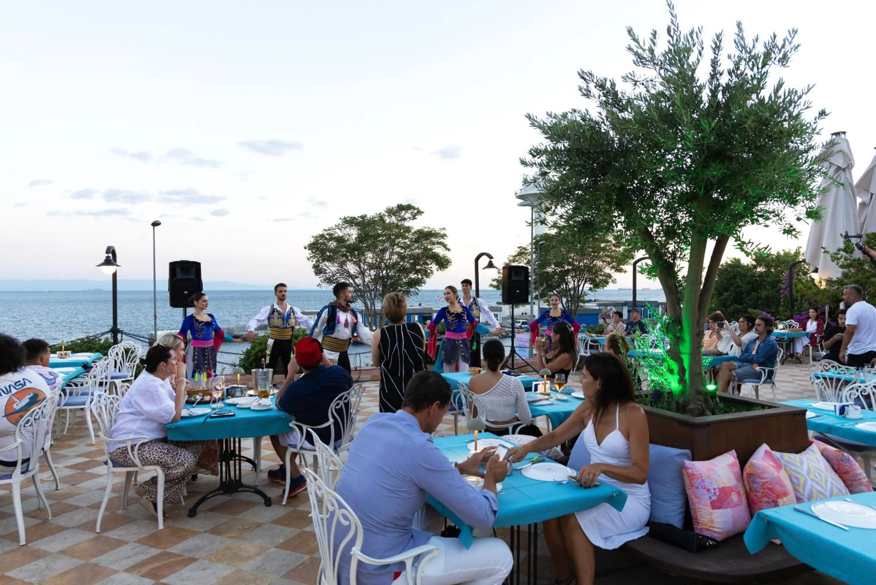 Restaurant/places to eat in Seven Hills Palace & Spa