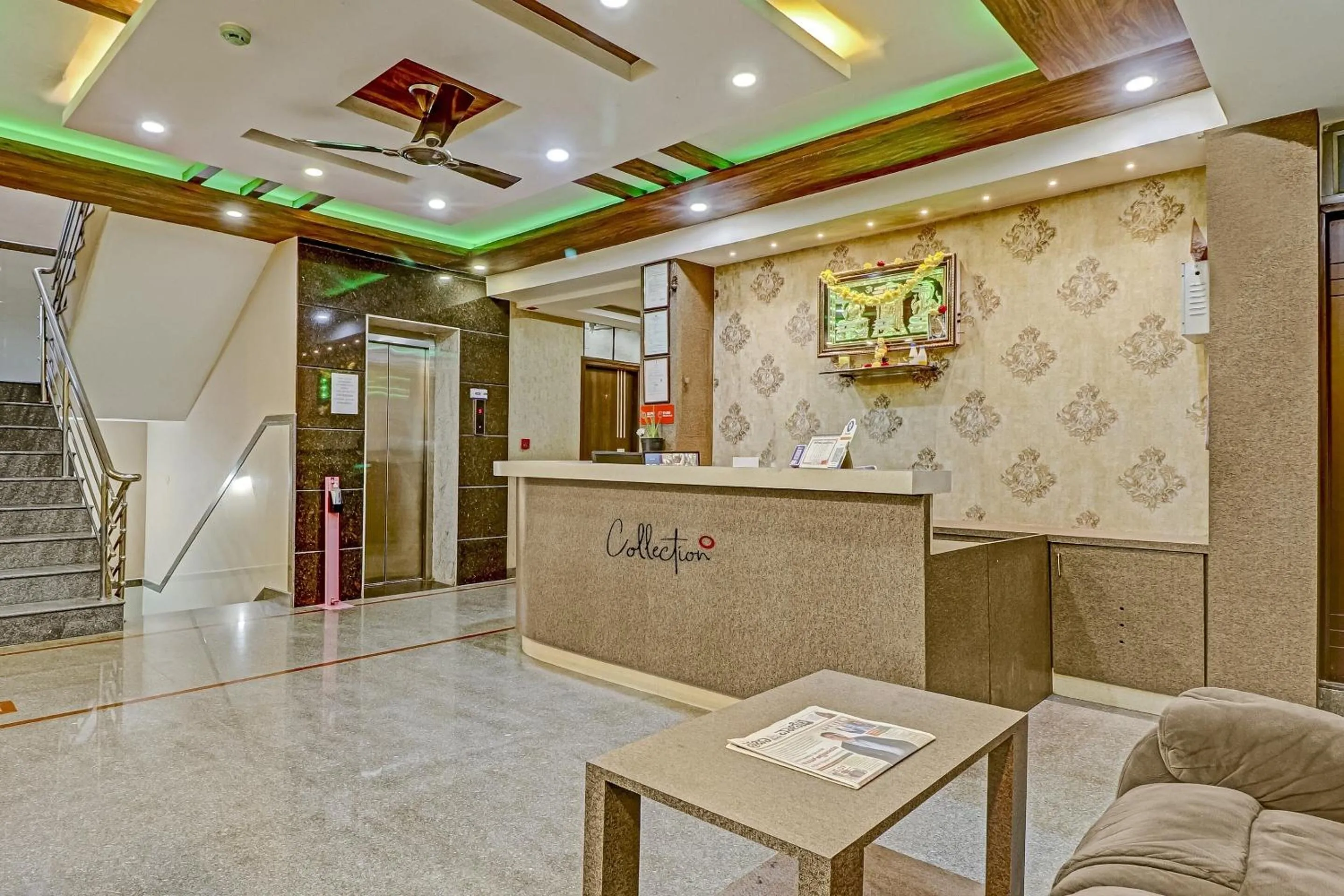 Lobby or reception in Capital O Champion Lotus Near Mantri Square Mall