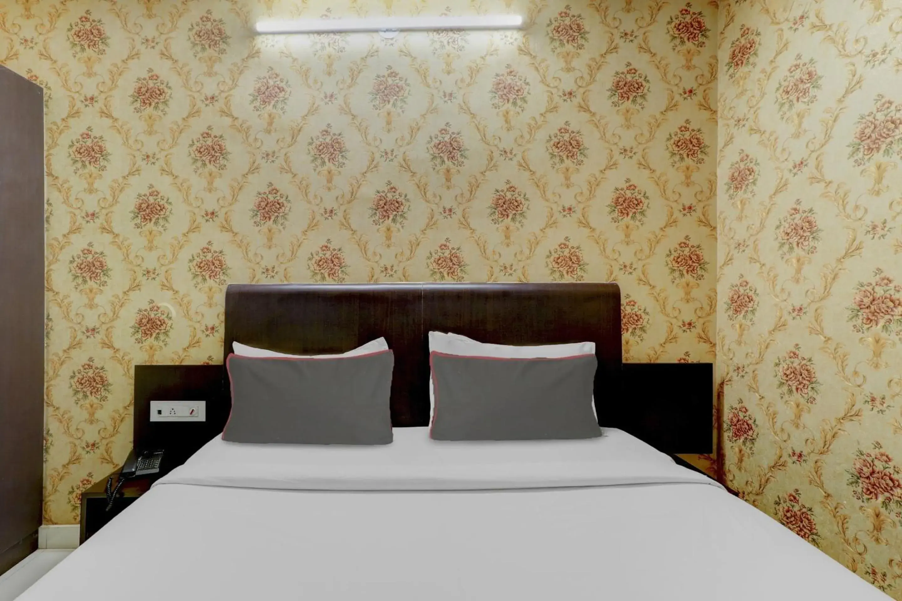 Bedroom, Bed in Super Capital O Champion Lotus Near Mantri Square Mall Bedroom, Bed in Super Capital O Champion Lotus Near Mantri Square Mall