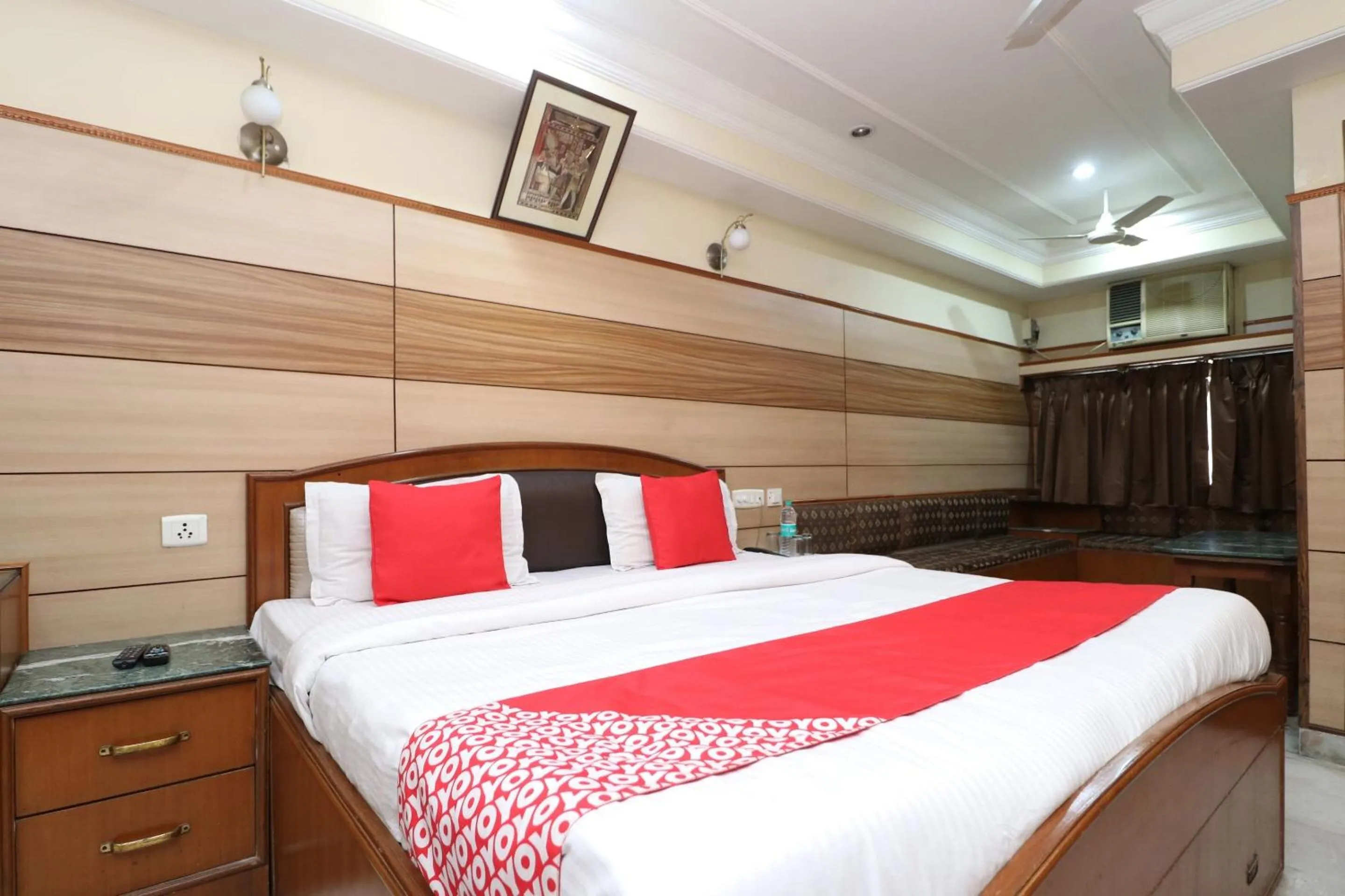 Facade/entrance, Bed in HOTEL O Vivek International Hotel