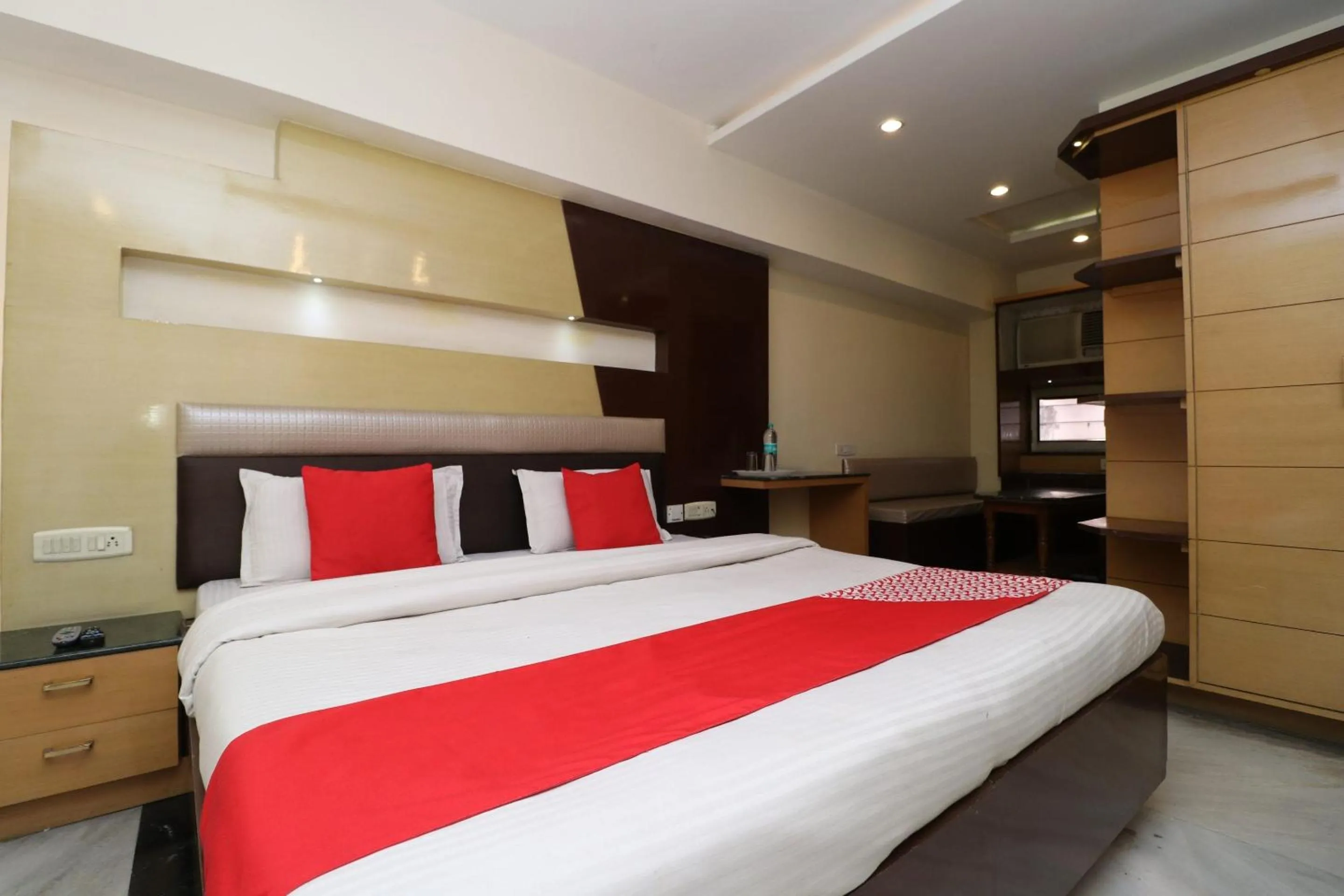 Bedroom, Bed in HOTEL O Vivek International Hotel