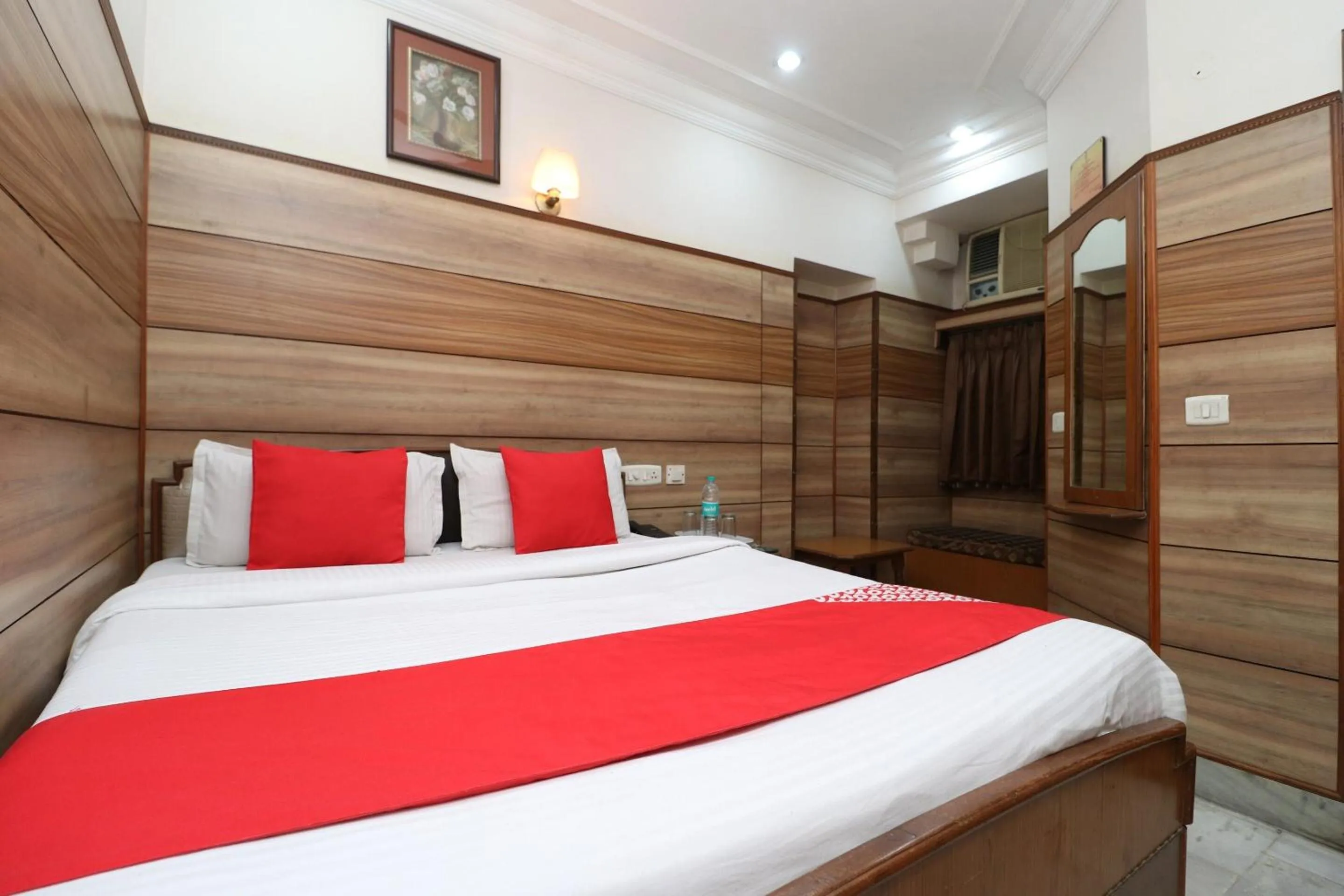 Facade/entrance, Bed in HOTEL O Vivek International Hotel