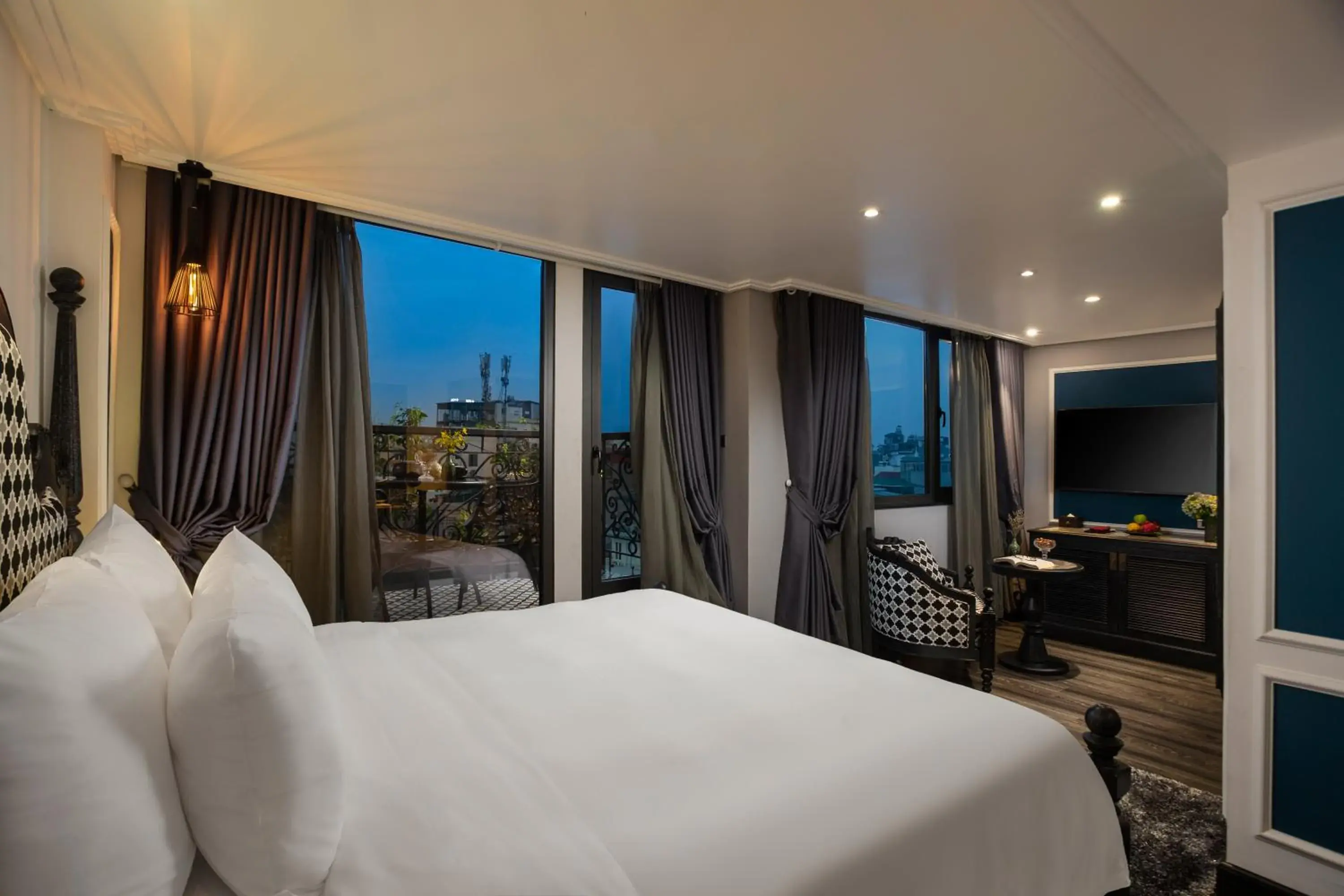 Photo of the whole room, Bed in Hanoi Esplendor Hotel and Spa Photo of the whole room, Bed in Hanoi Esplendor Hotel and Spa