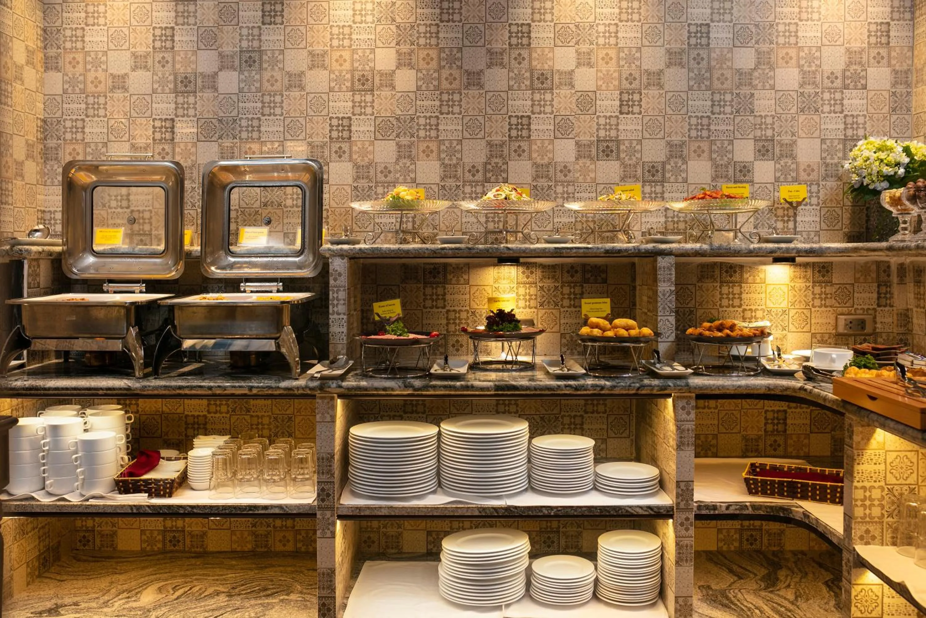 Restaurant/places to eat in Hanoi Esplendor Hotel and Spa