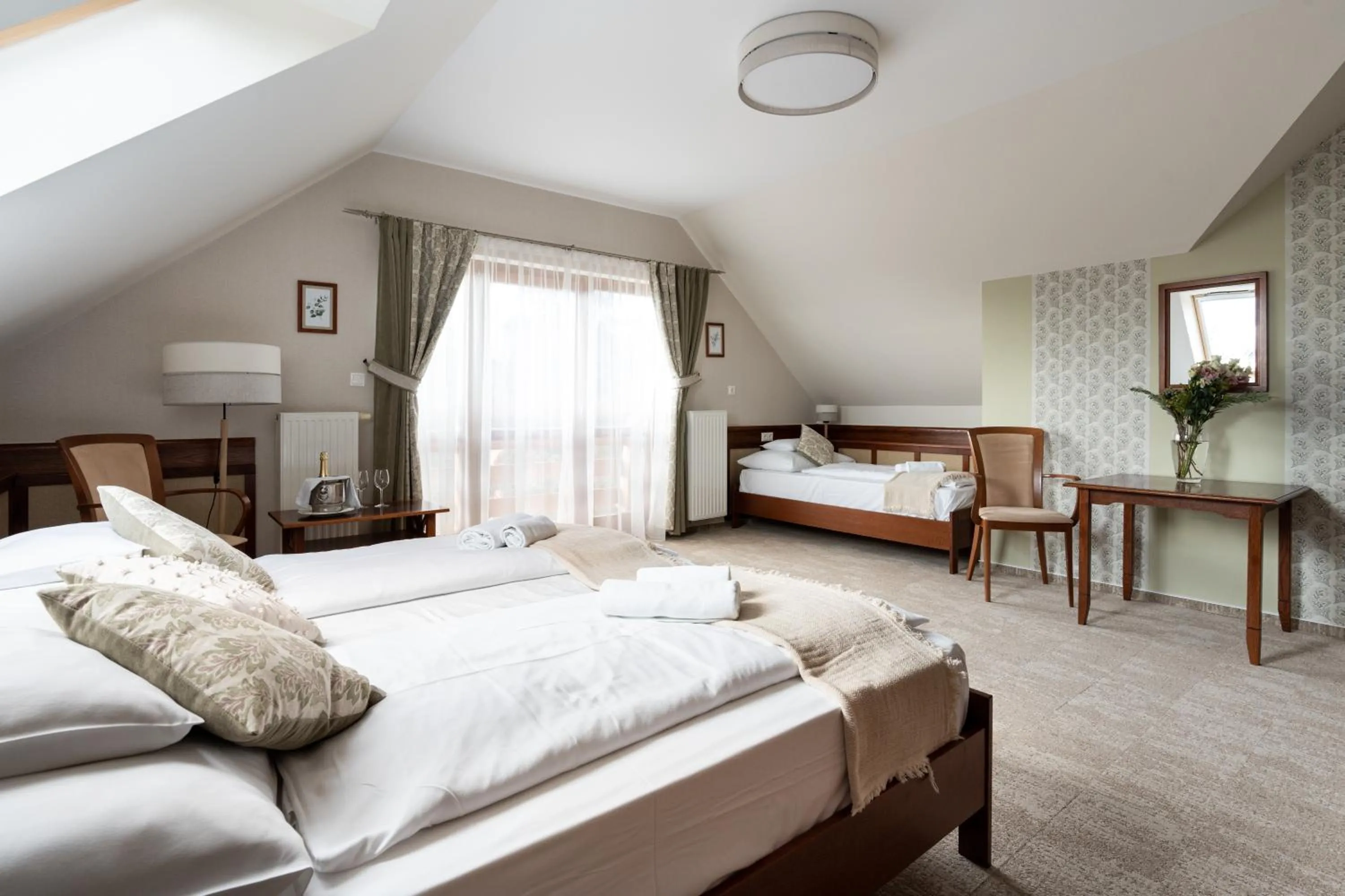 Bed in Hotel Kardosfa