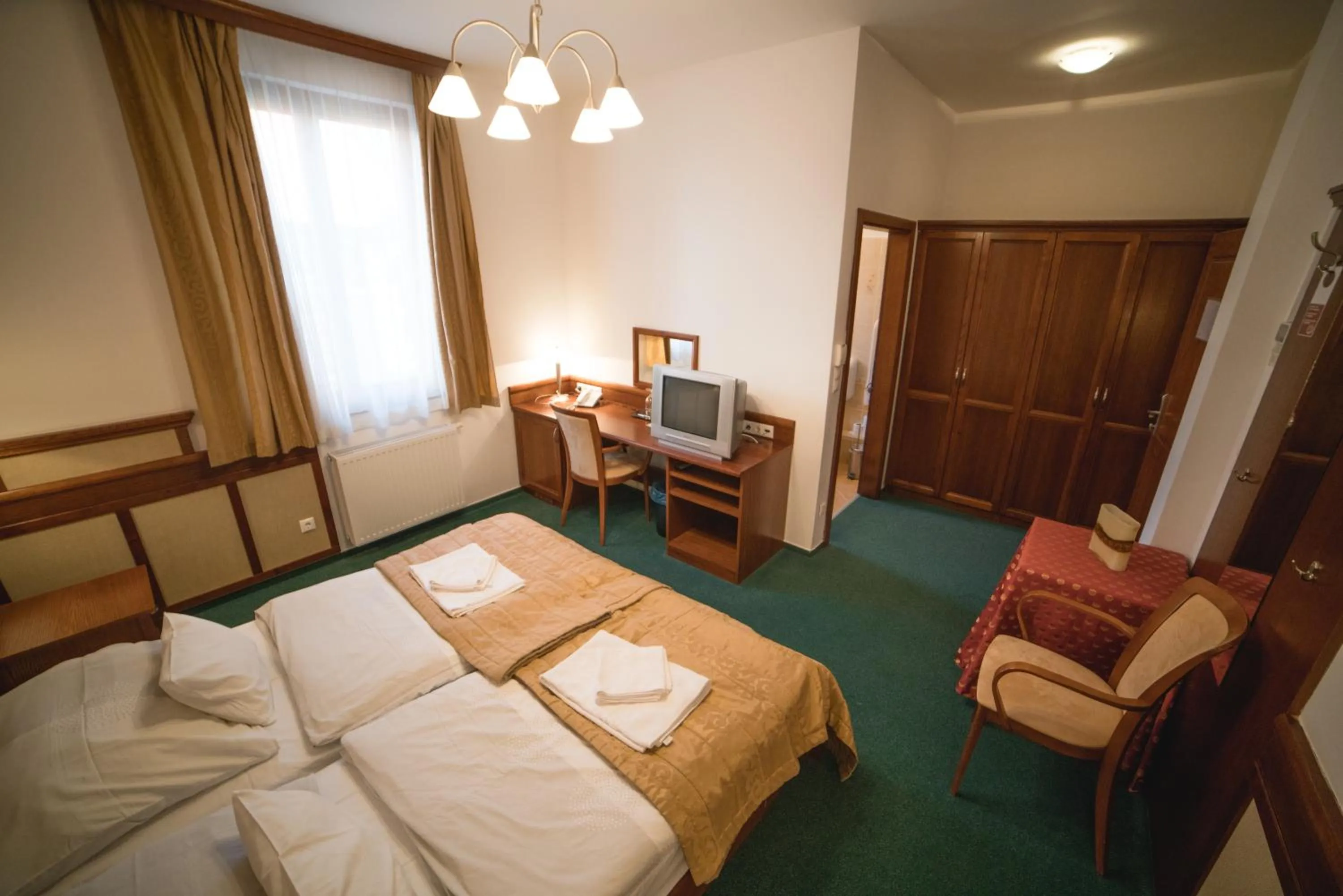 Twin Room in Hotel Kardosfa