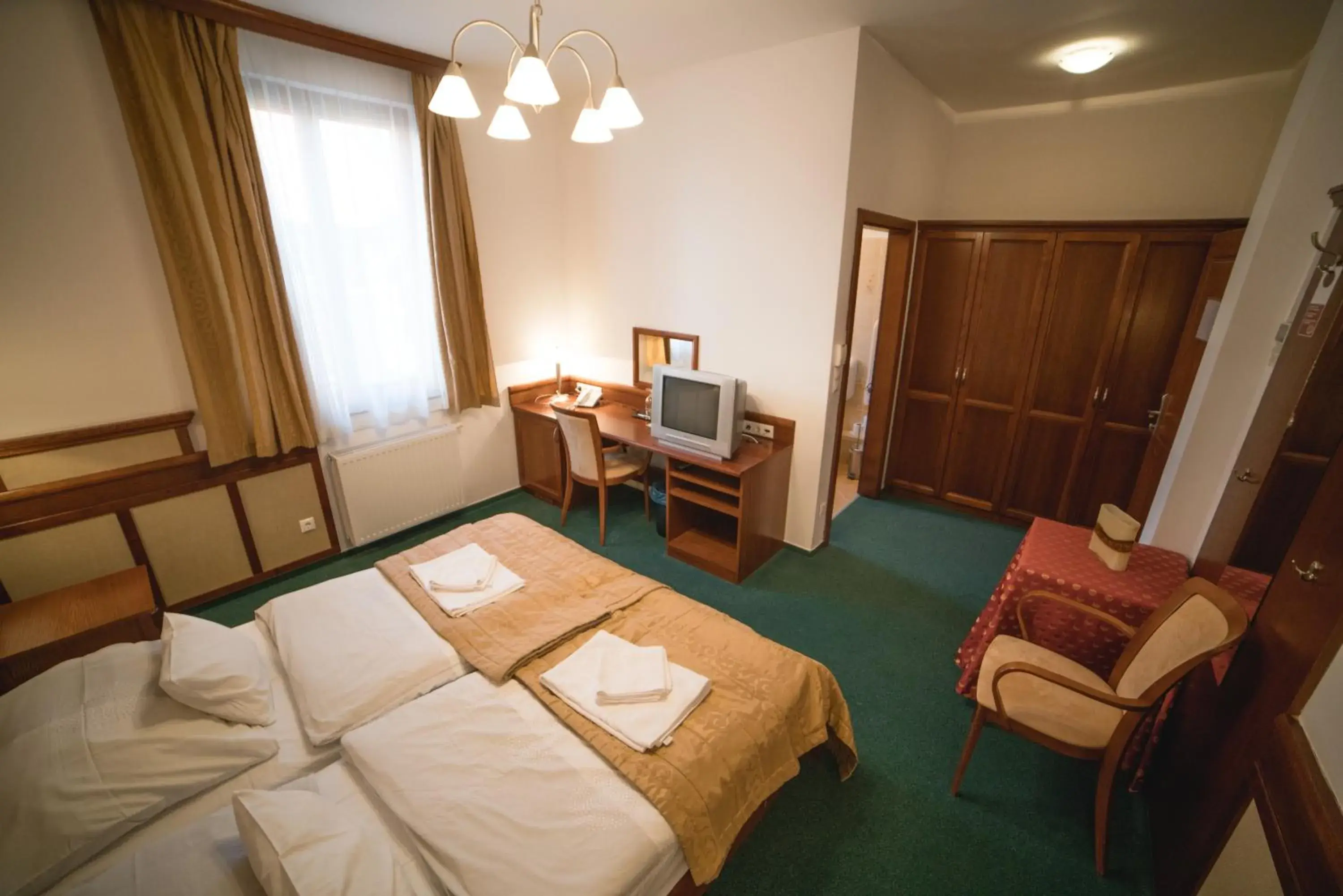 Twin Room in Hotel Kardosfa Twin Room in Hotel Kardosfa