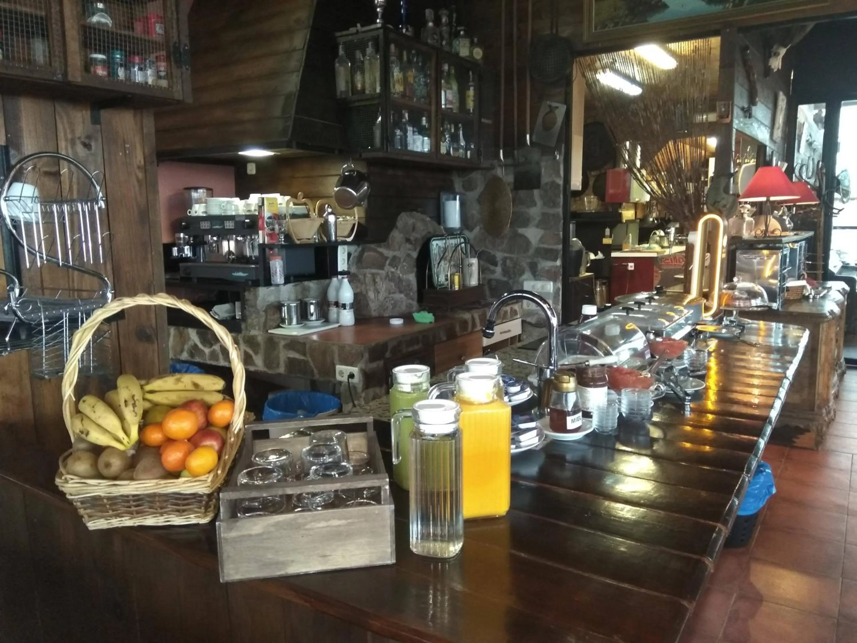 Food and drinks in Posada Rural SPA Granja LA TEJERA de Lozoya