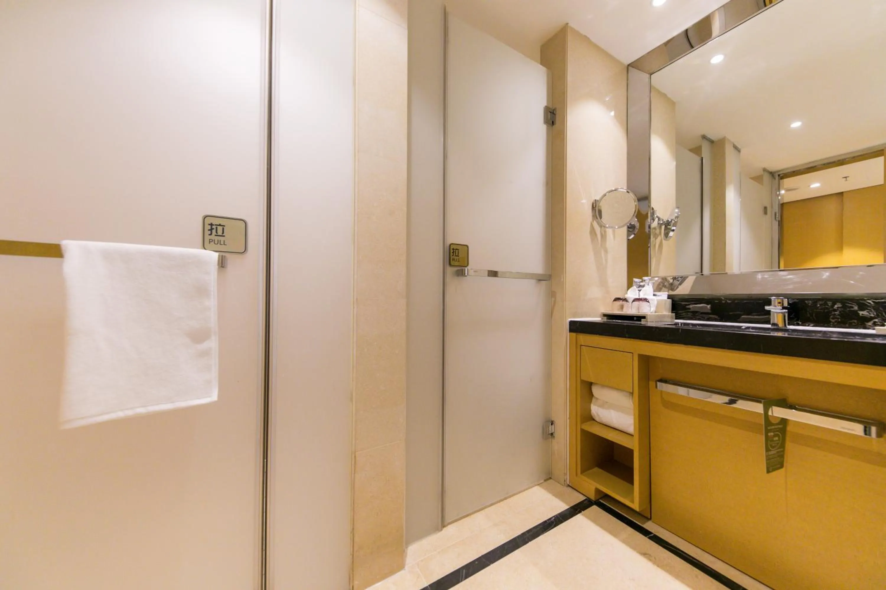 Bathroom in Mercure Beijing Chang An West