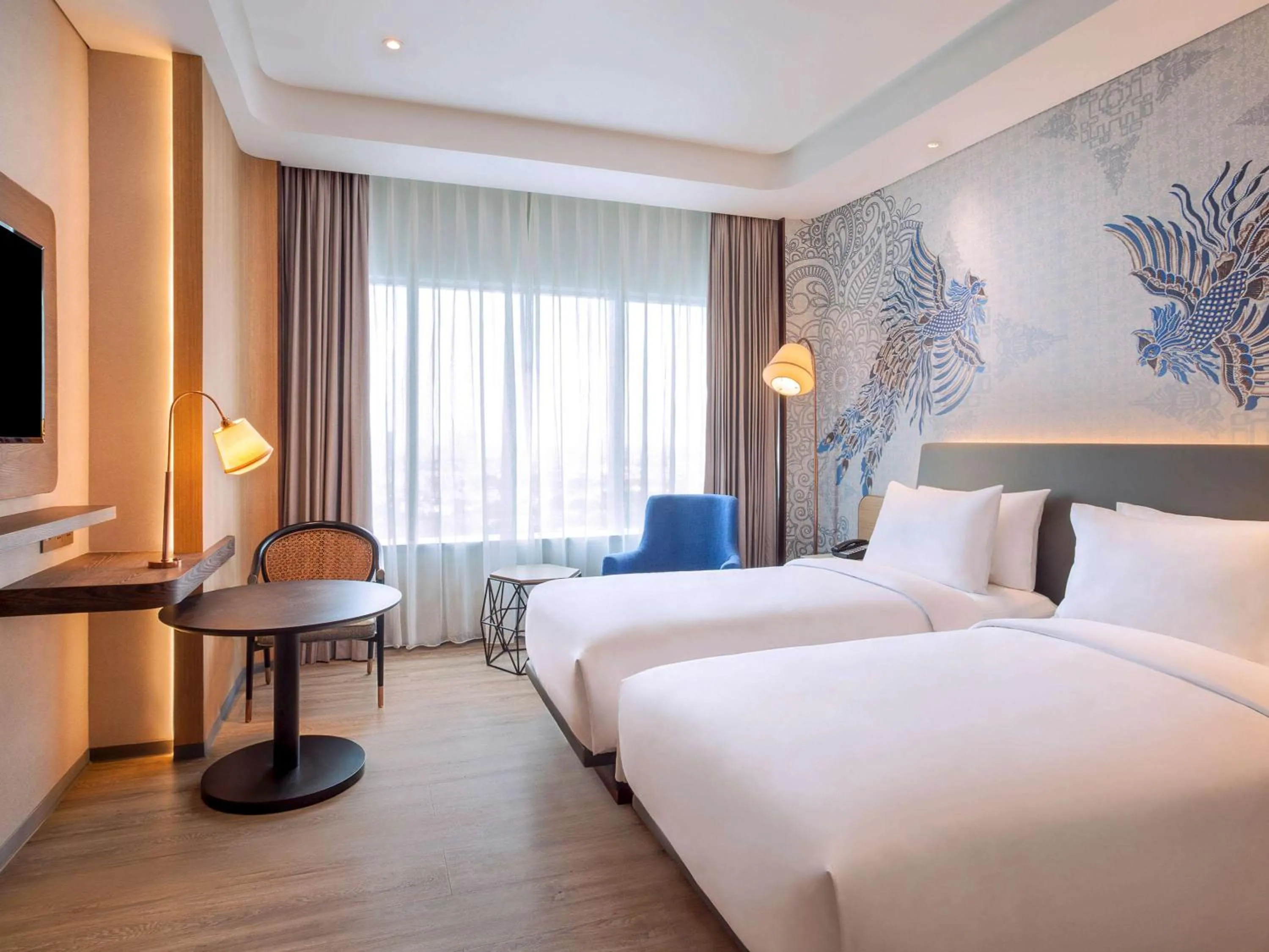 Photo of the whole room, Bed in Mercure Jakarta Gatot Subroto