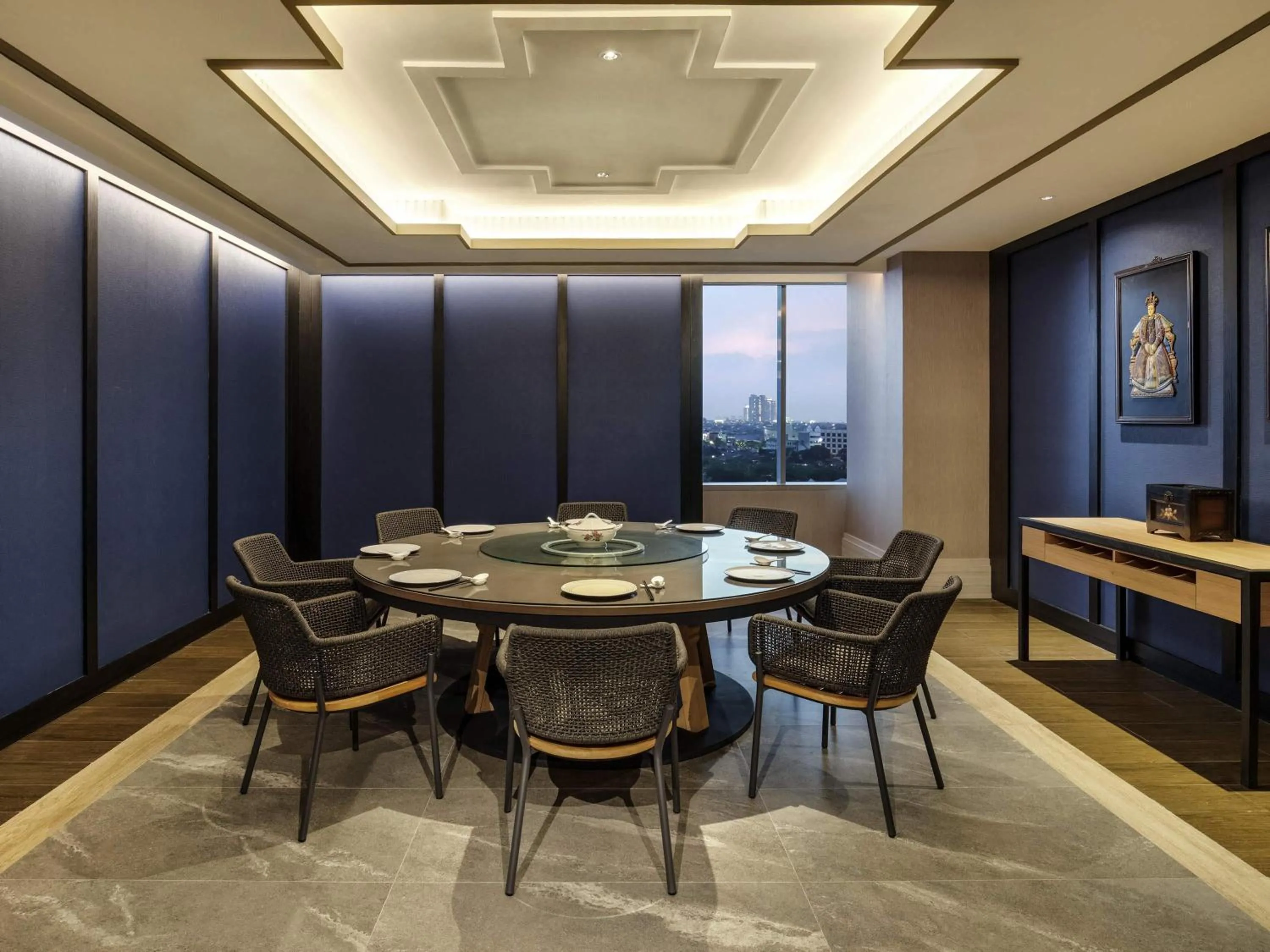 Restaurant/places to eat in Mercure Jakarta Gatot Subroto