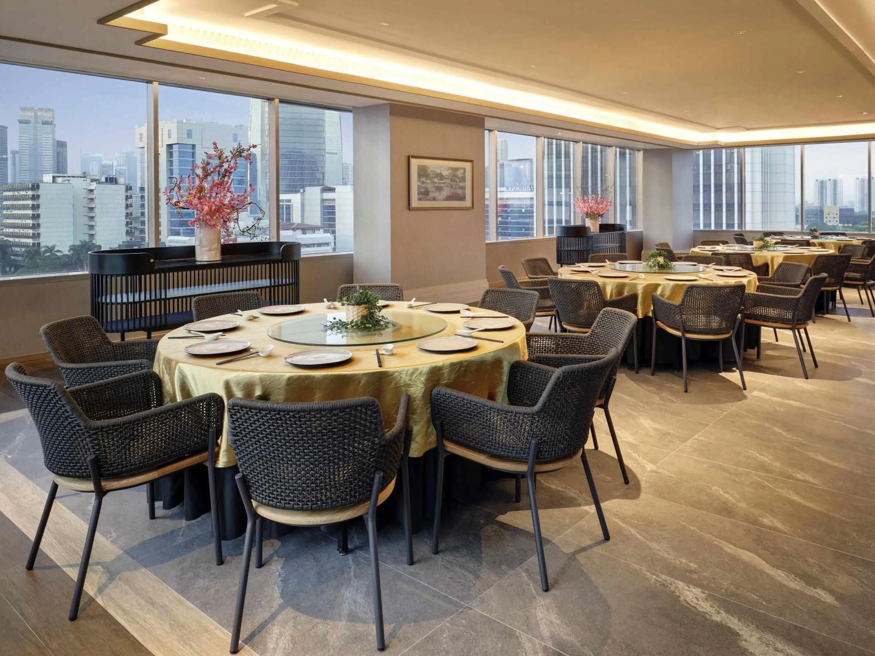 Restaurant/places to eat in Mercure Jakarta Gatot Subroto