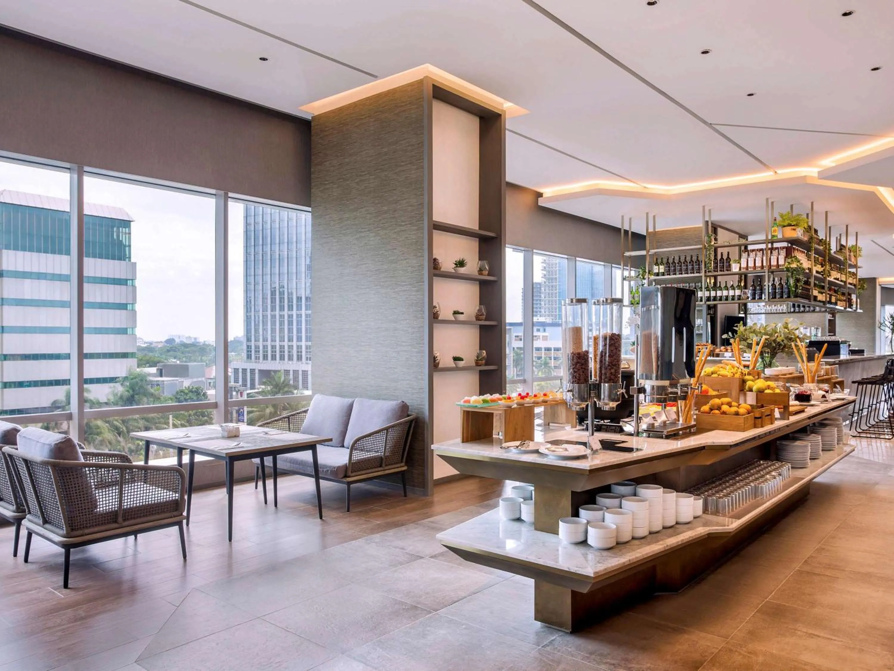 Restaurant/places to eat in Mercure Jakarta Gatot Subroto