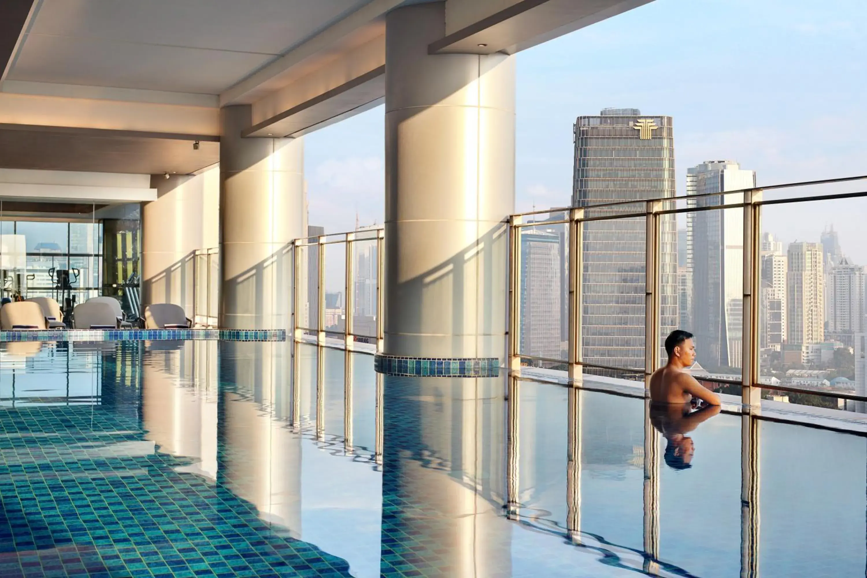 Swimming pool in Mercure Jakarta Gatot Subroto Swimming pool in Mercure Jakarta Gatot Subroto