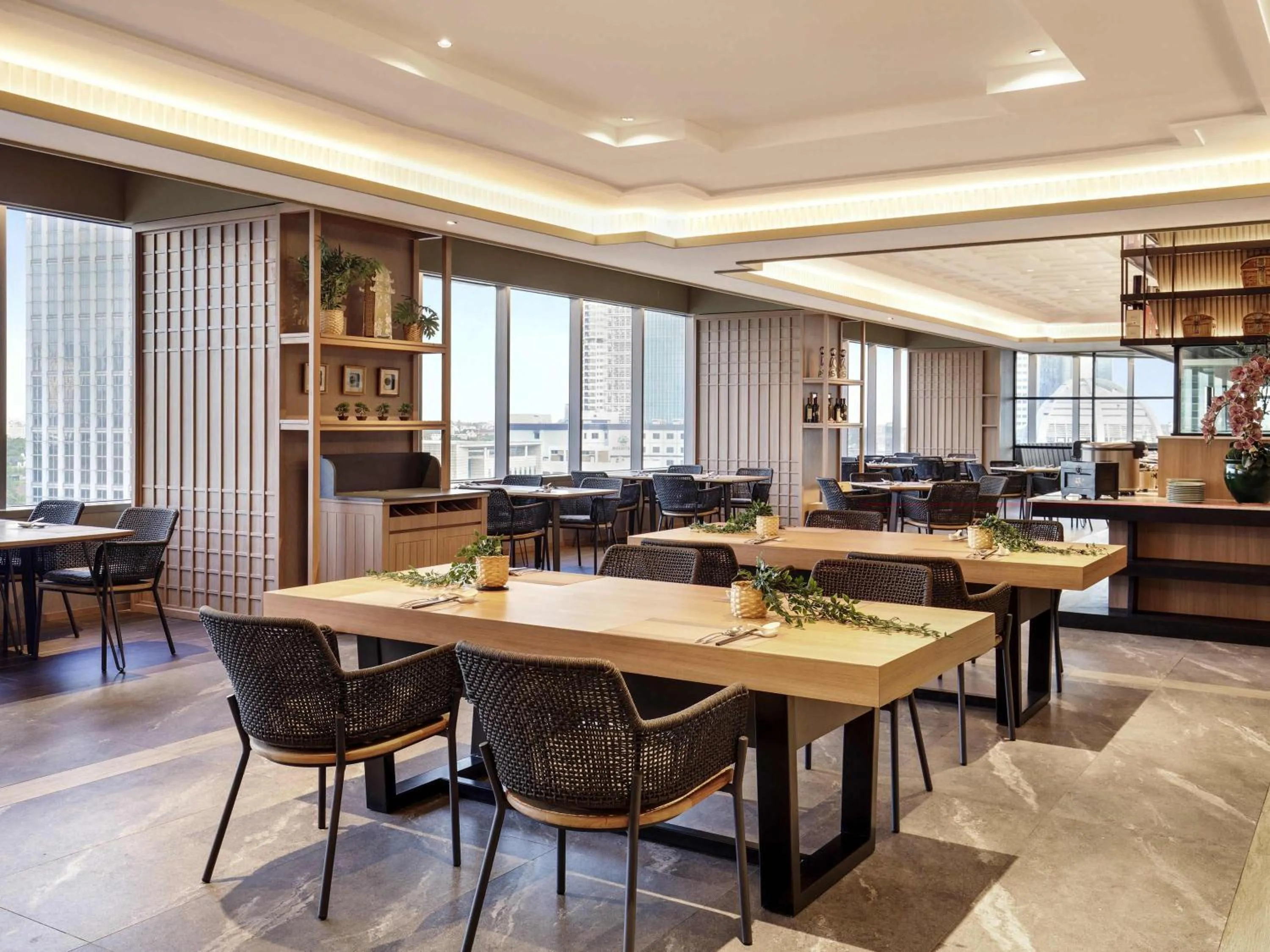 Restaurant/places to eat in Mercure Jakarta Gatot Subroto