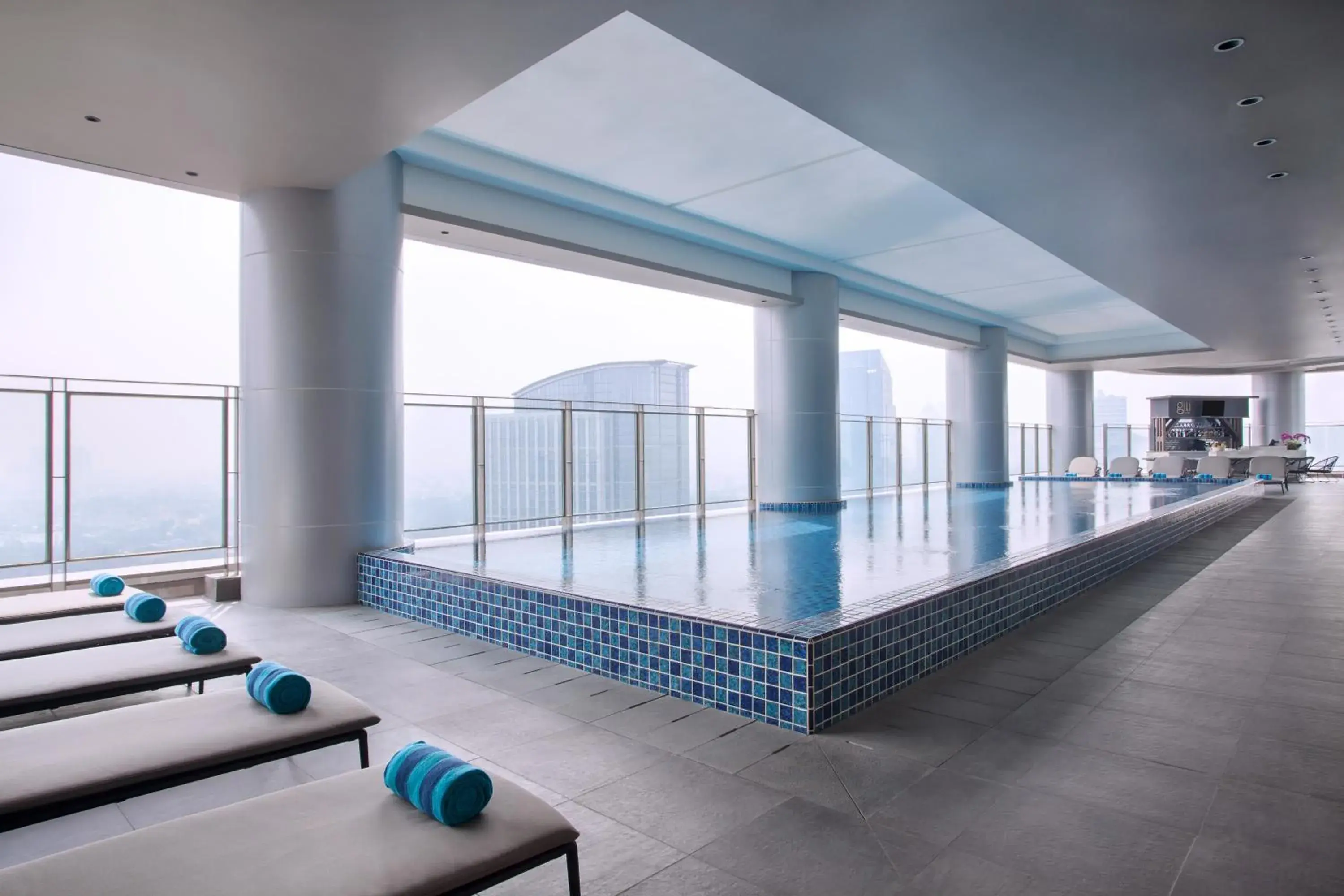Swimming pool in Mercure Jakarta Gatot Subroto Swimming pool in Mercure Jakarta Gatot Subroto