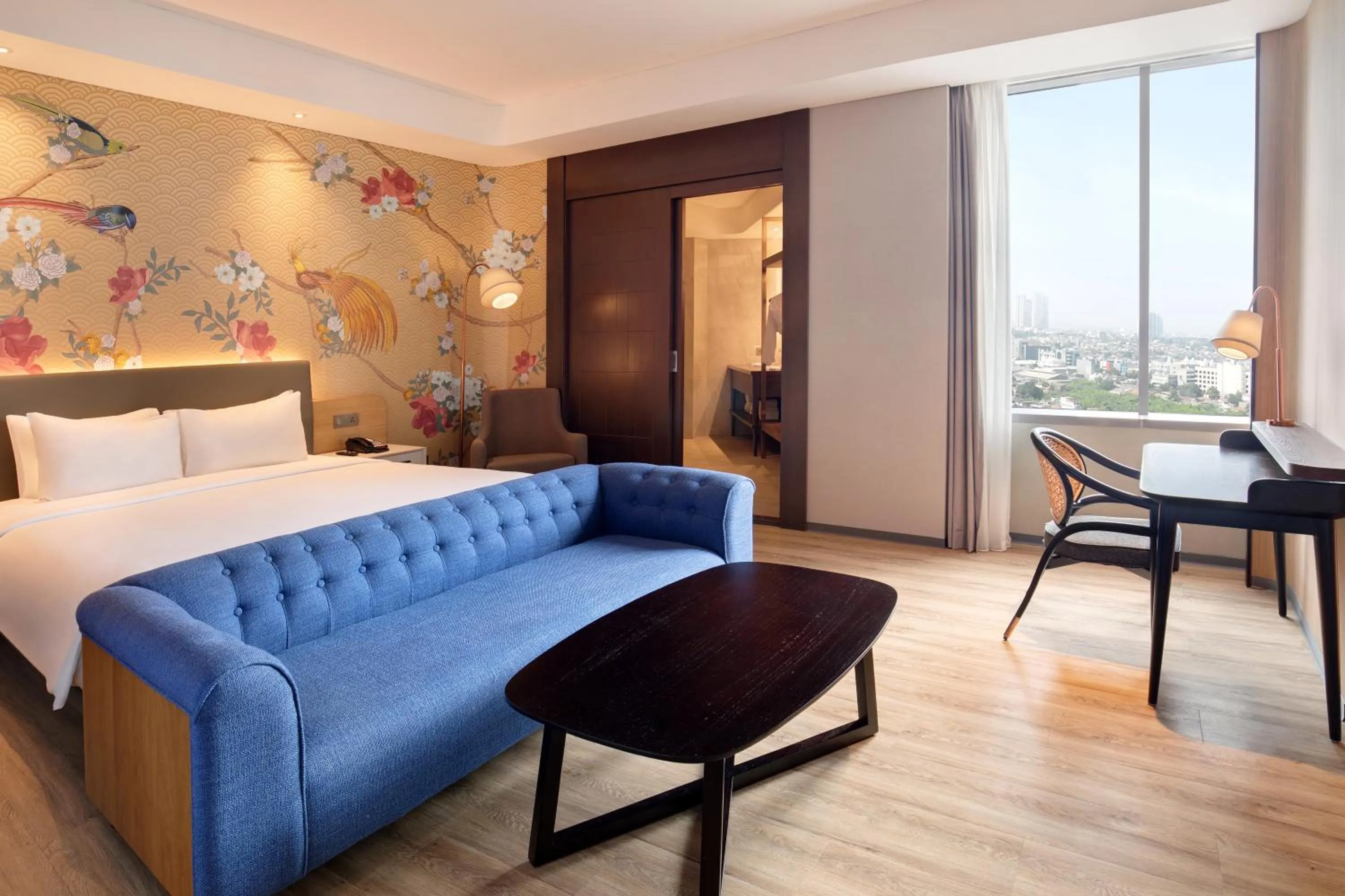 Photo of the whole room, Bed in Mercure Jakarta Gatot Subroto