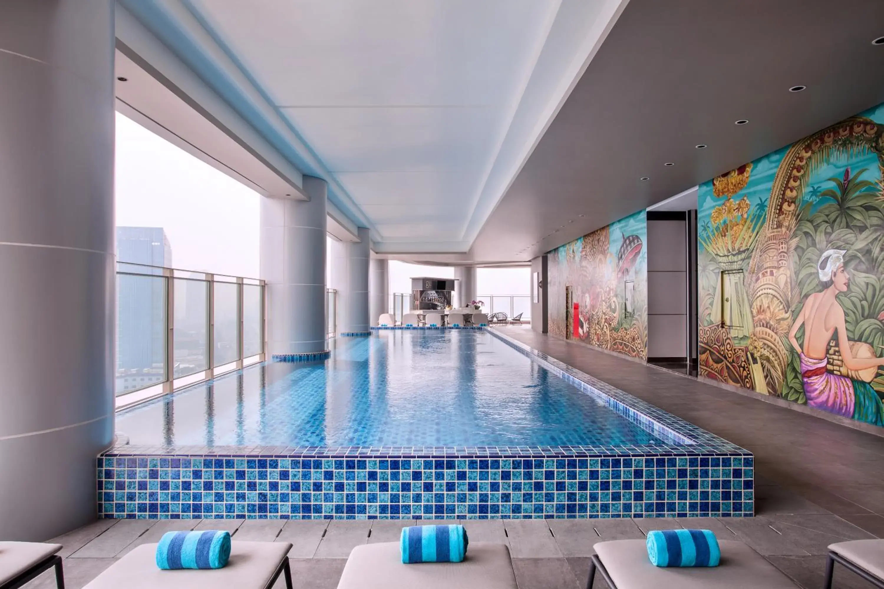 Swimming pool in Mercure Jakarta Gatot Subroto Swimming pool in Mercure Jakarta Gatot Subroto