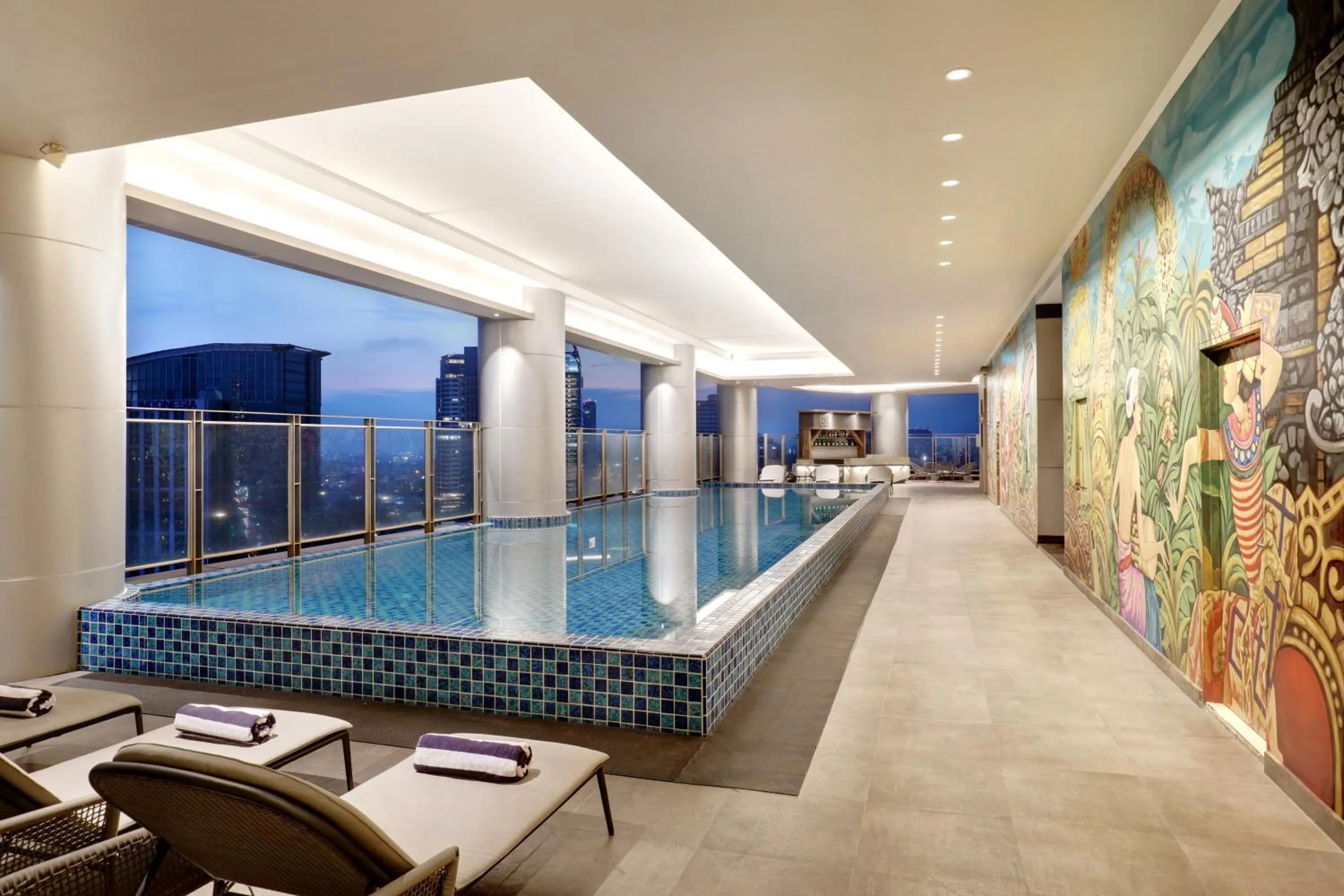Swimming pool in Mercure Jakarta Gatot Subroto
