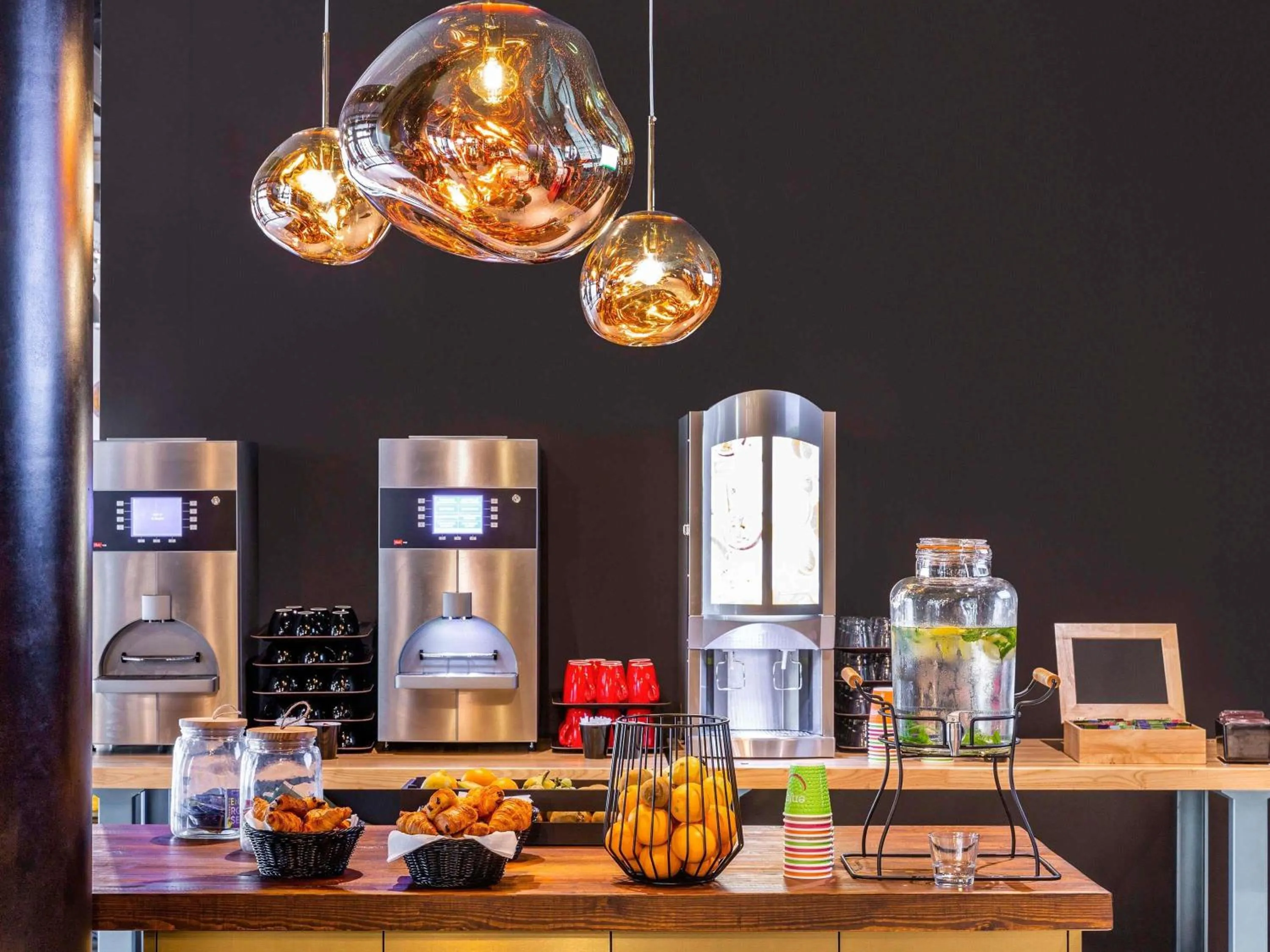 Property building in ibis Styles Puteaux Paris La Defense