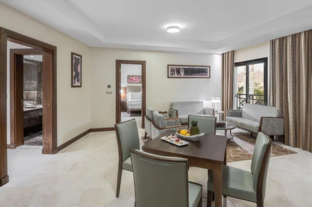 Living room in Copthorne Makkah Al Naseem