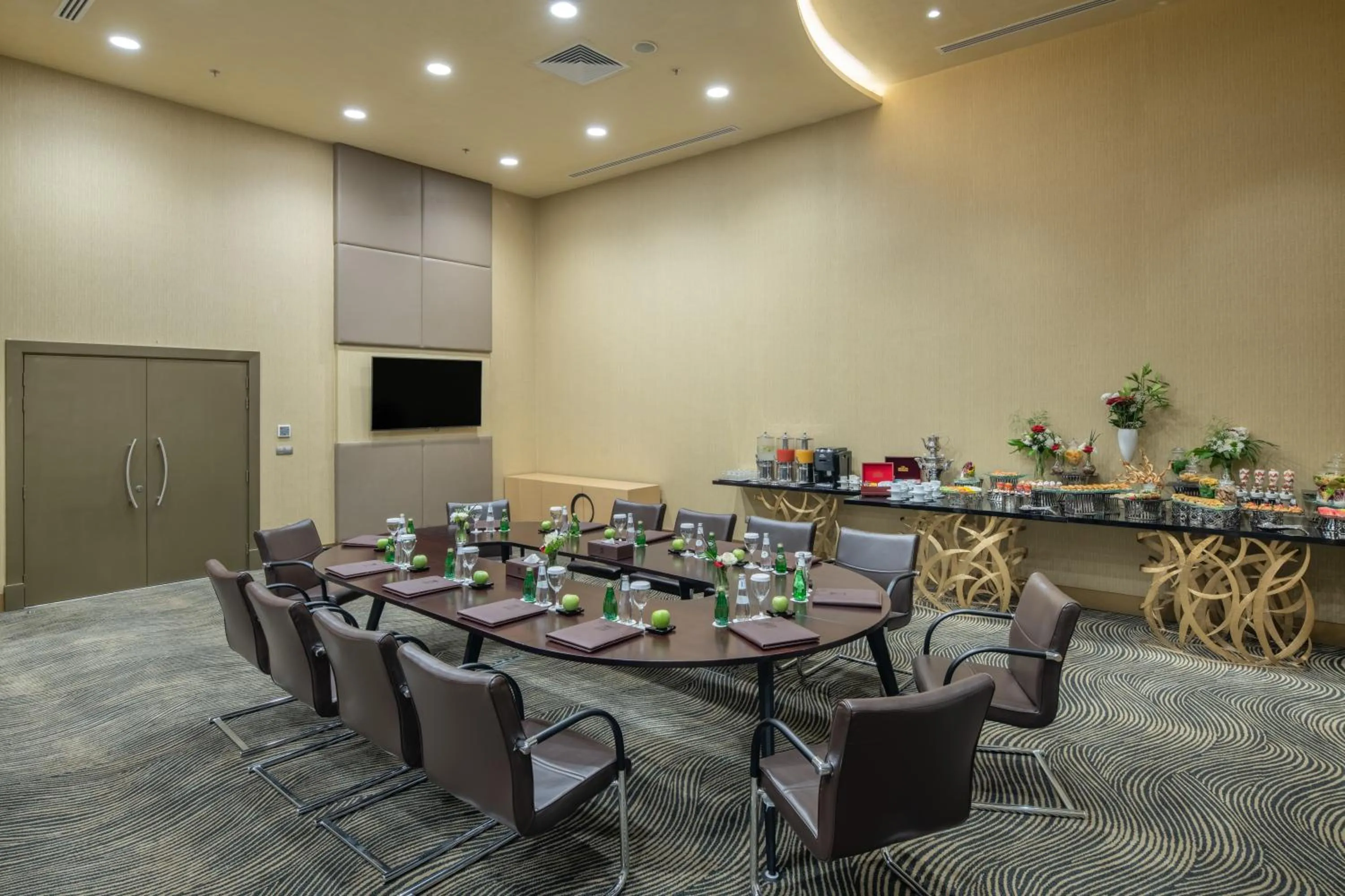 Meeting/conference room in Copthorne Makkah Al Naseem