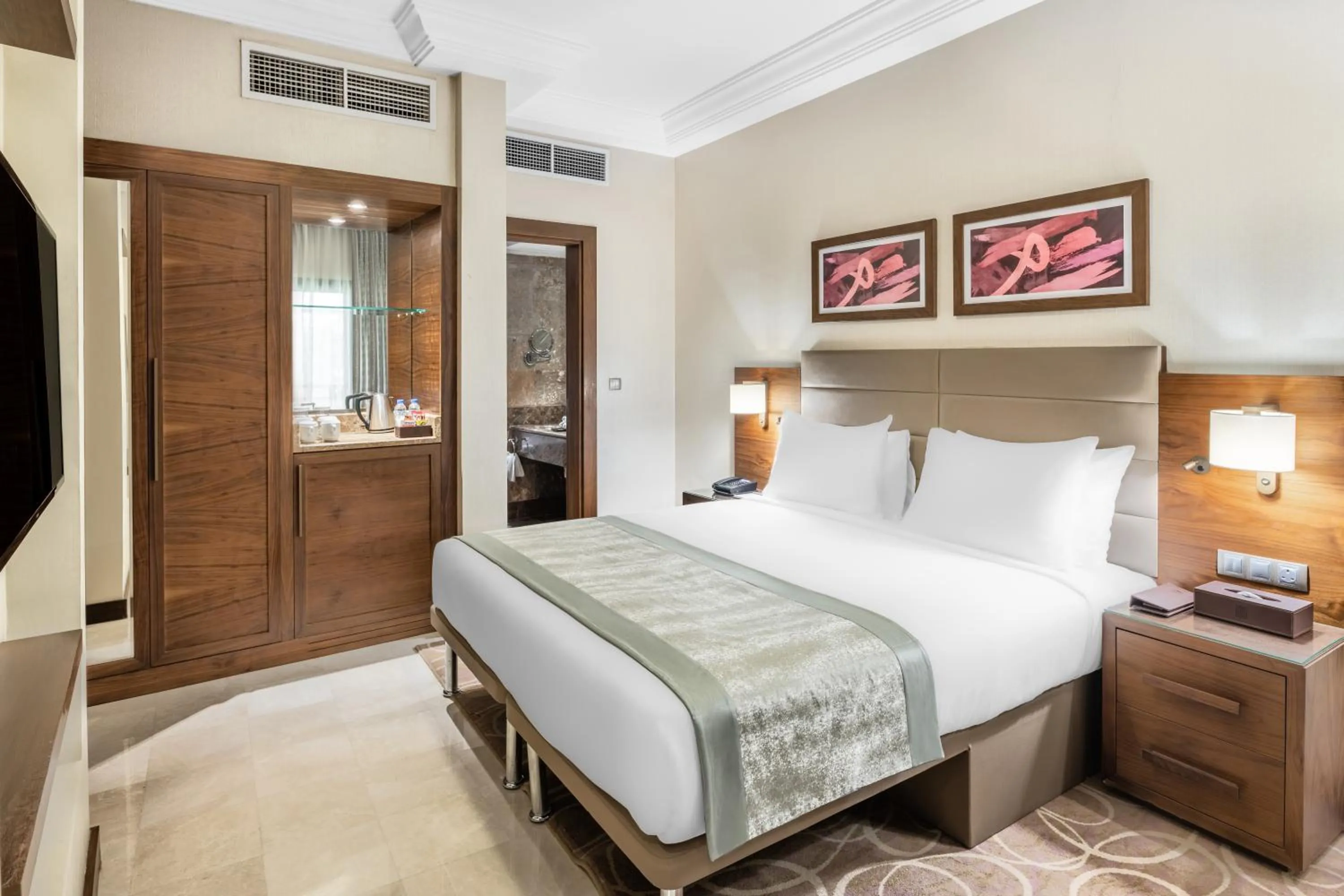 Bedroom, Bed in Copthorne Makkah Al Naseem