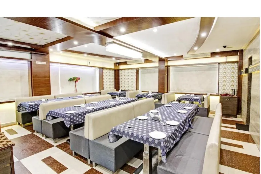 Restaurant/places to eat in Atithi The Hotel