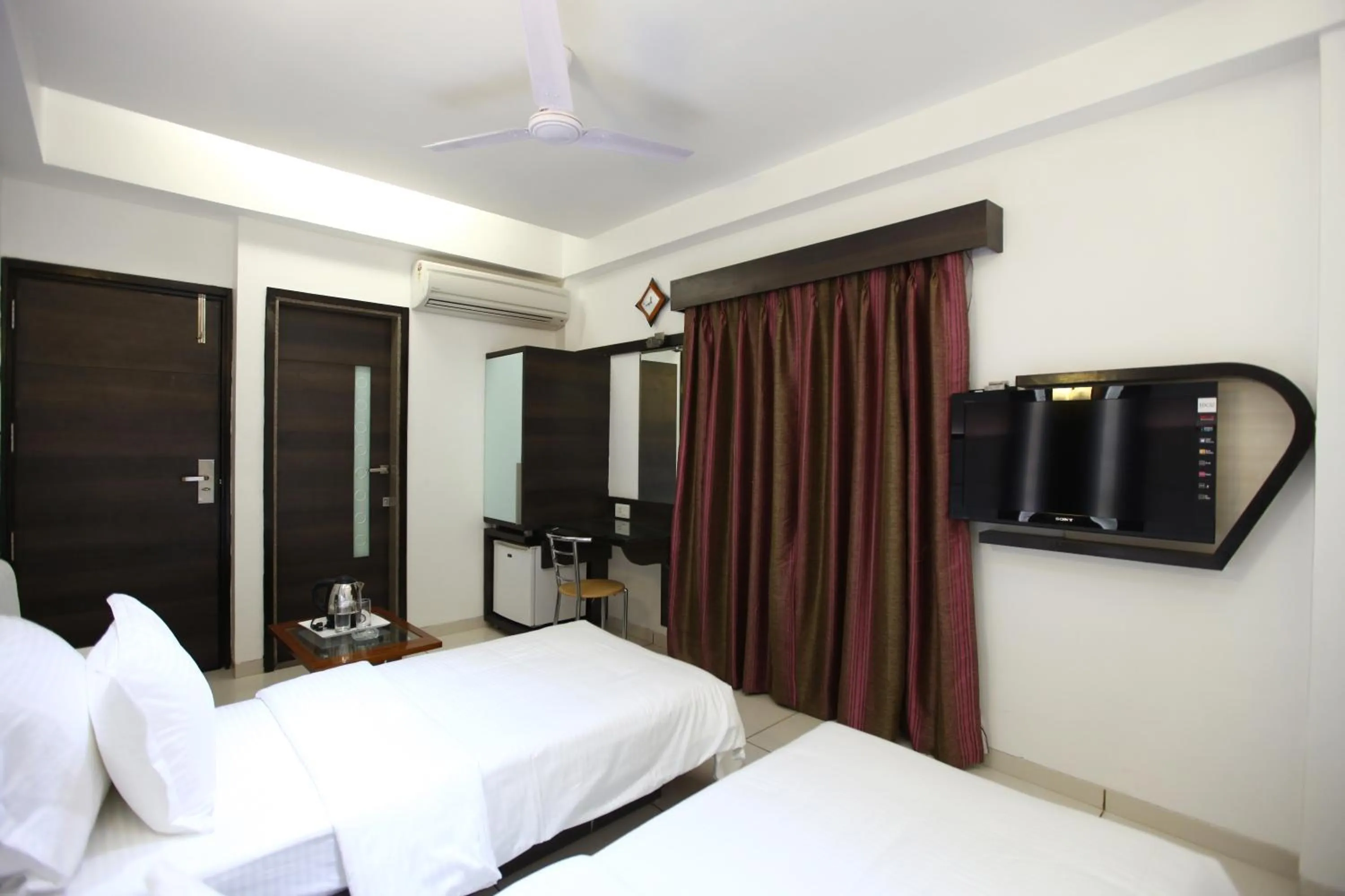 Photo of the whole room, Bed in Atithi The Hotel