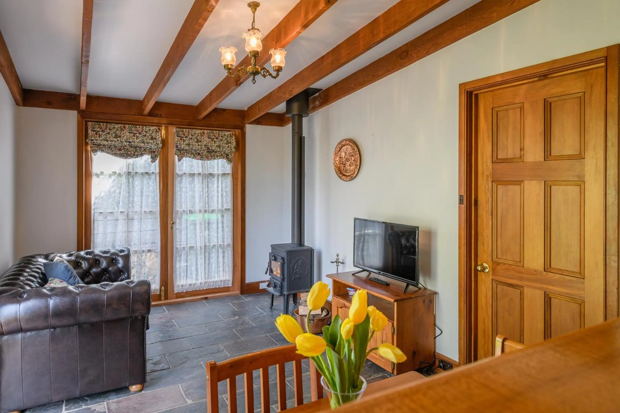 BRIDGE COTTAGES Sargeants & Armoury Cottages 1823 - HISTORY & CHARM