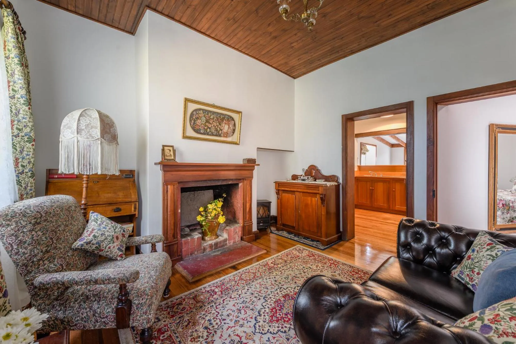 BRIDGE COTTAGES Sargeants & Armoury Cottages 1823 - HISTORY & CHARM