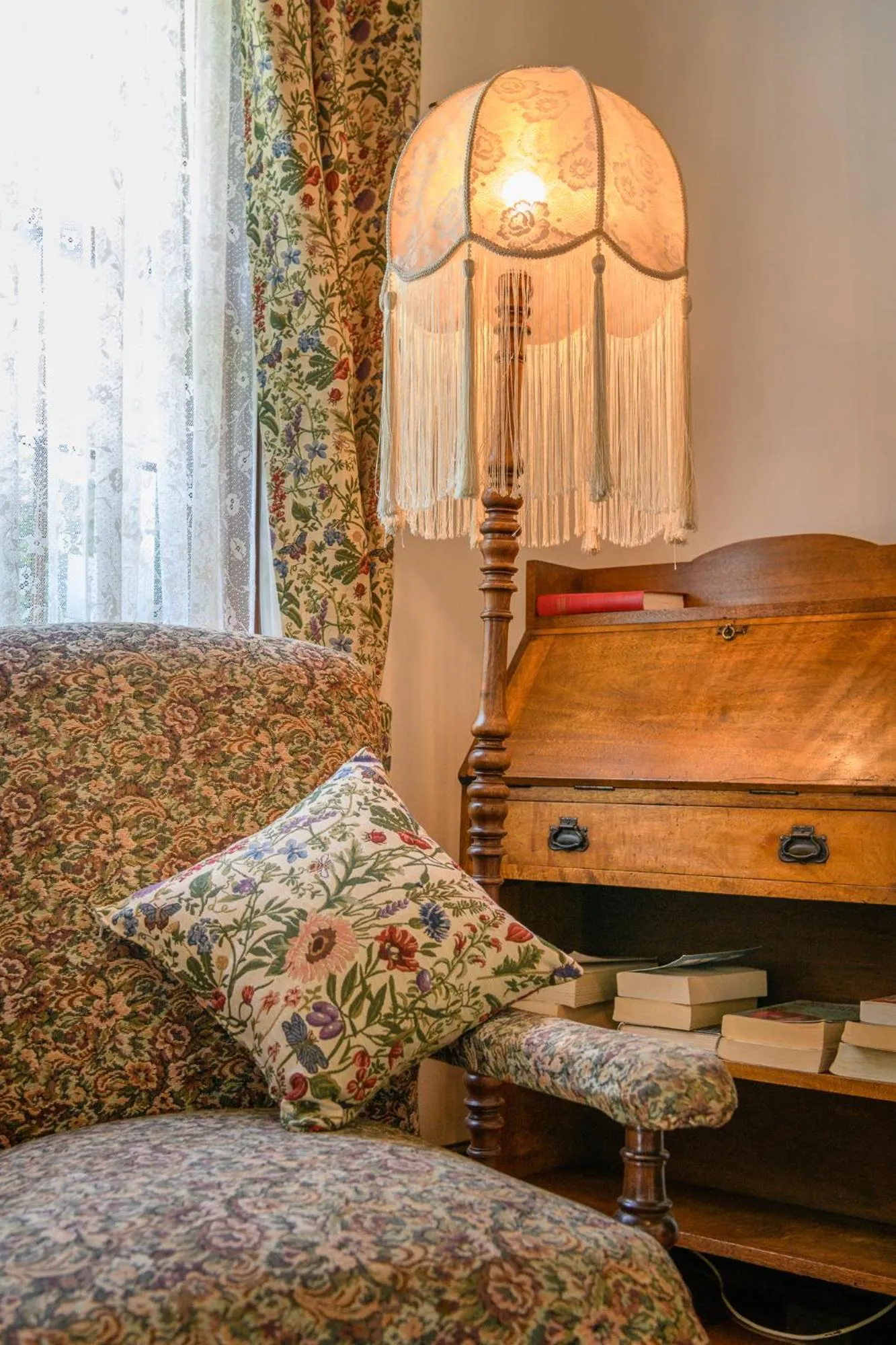 Bed in BRIDGE COTTAGES Sargeants & Armoury Cottages 1823 - HISTORY & CHARM