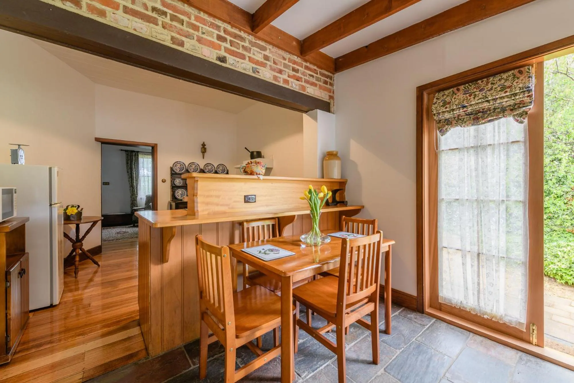 BRIDGE COTTAGES Sargeants & Armoury Cottages 1823 - HISTORY & CHARM