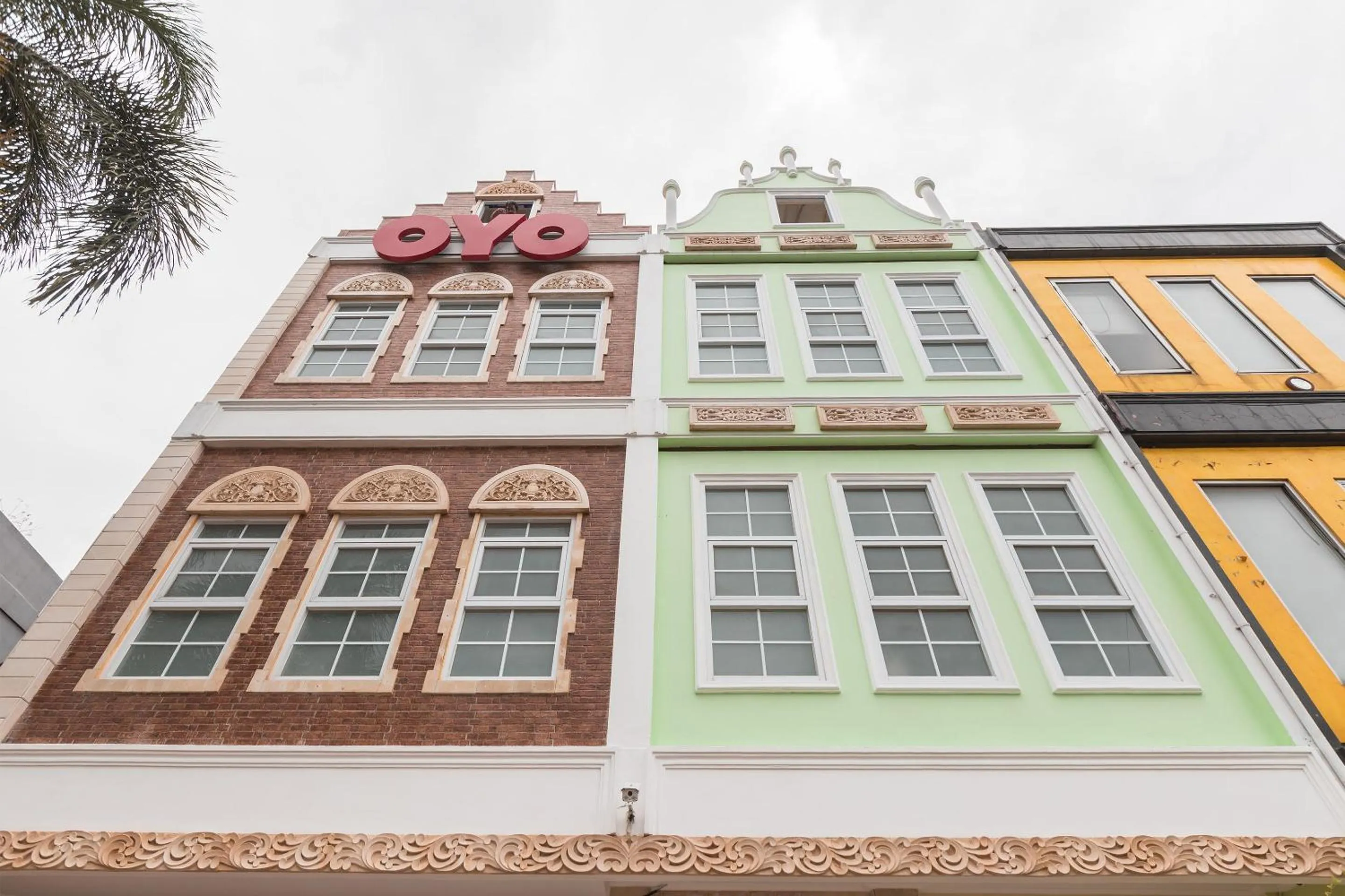 Facade/entrance in Capital O 371 Kwitang Guest House