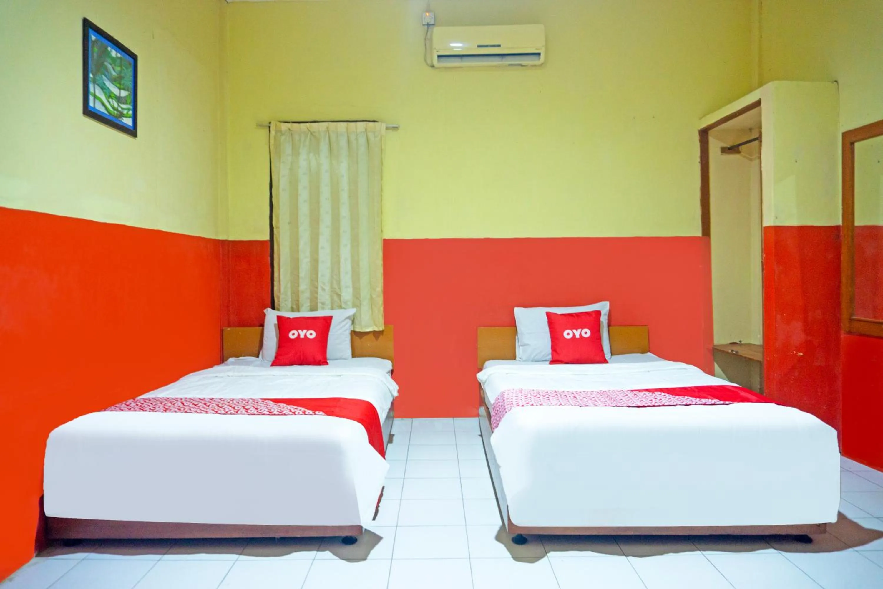 Photo of the whole room, Bed in Hotel O Bandar Lampung Near Teropong Kota Bukit Cindy Formerly Divka Residence