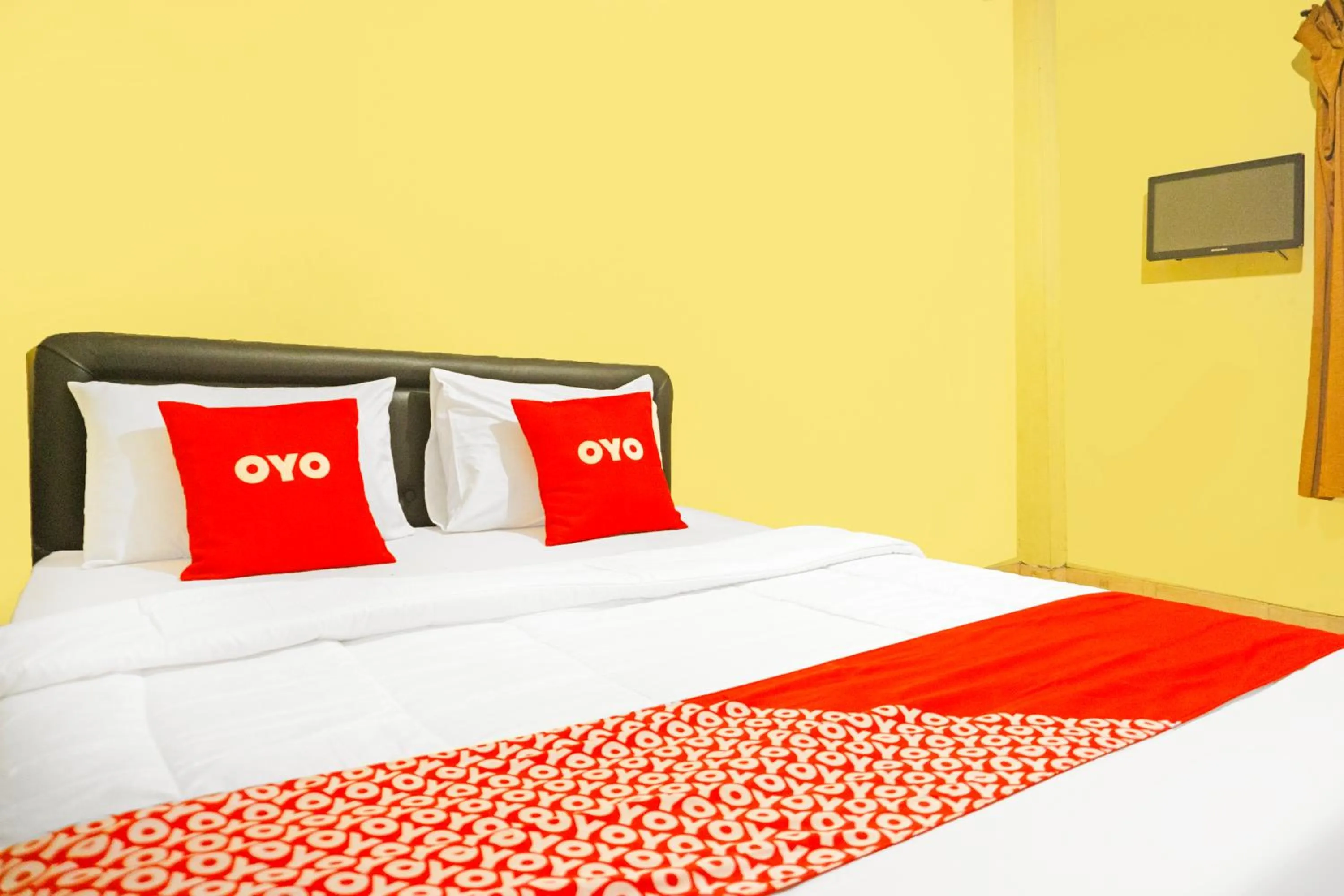 Photo of the whole room, Bed in Hotel O Bandar Lampung Near Teropong Kota Bukit Cindy Formerly Divka Residence