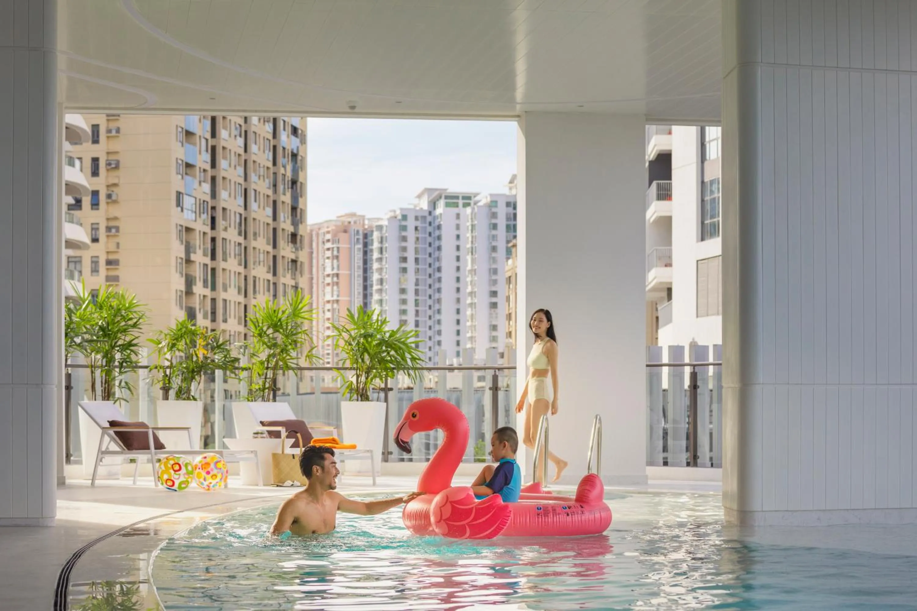 Swimming pool in Oakwood Apartments Sanya
