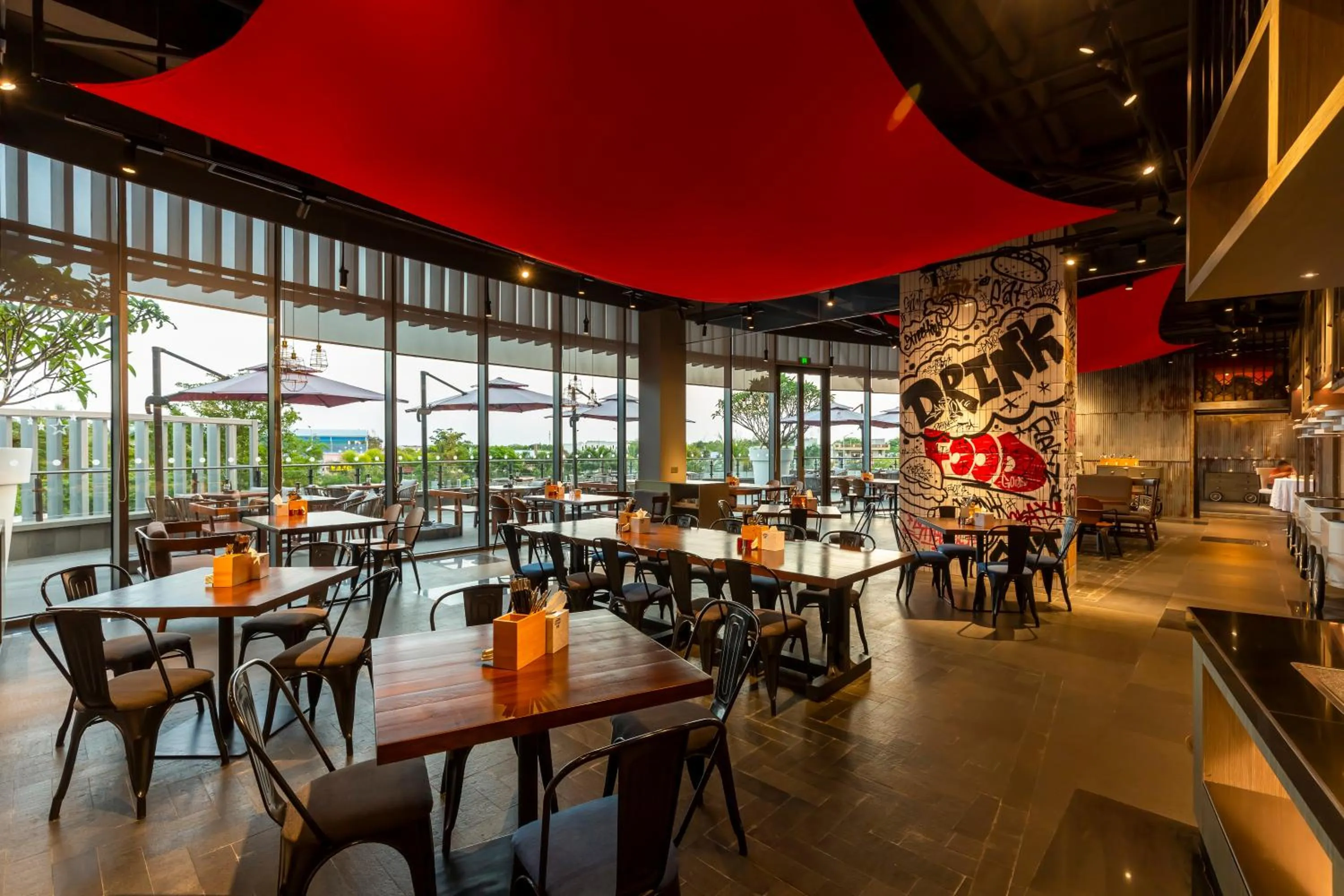 Restaurant/places to eat in Oakwood Apartments Sanya