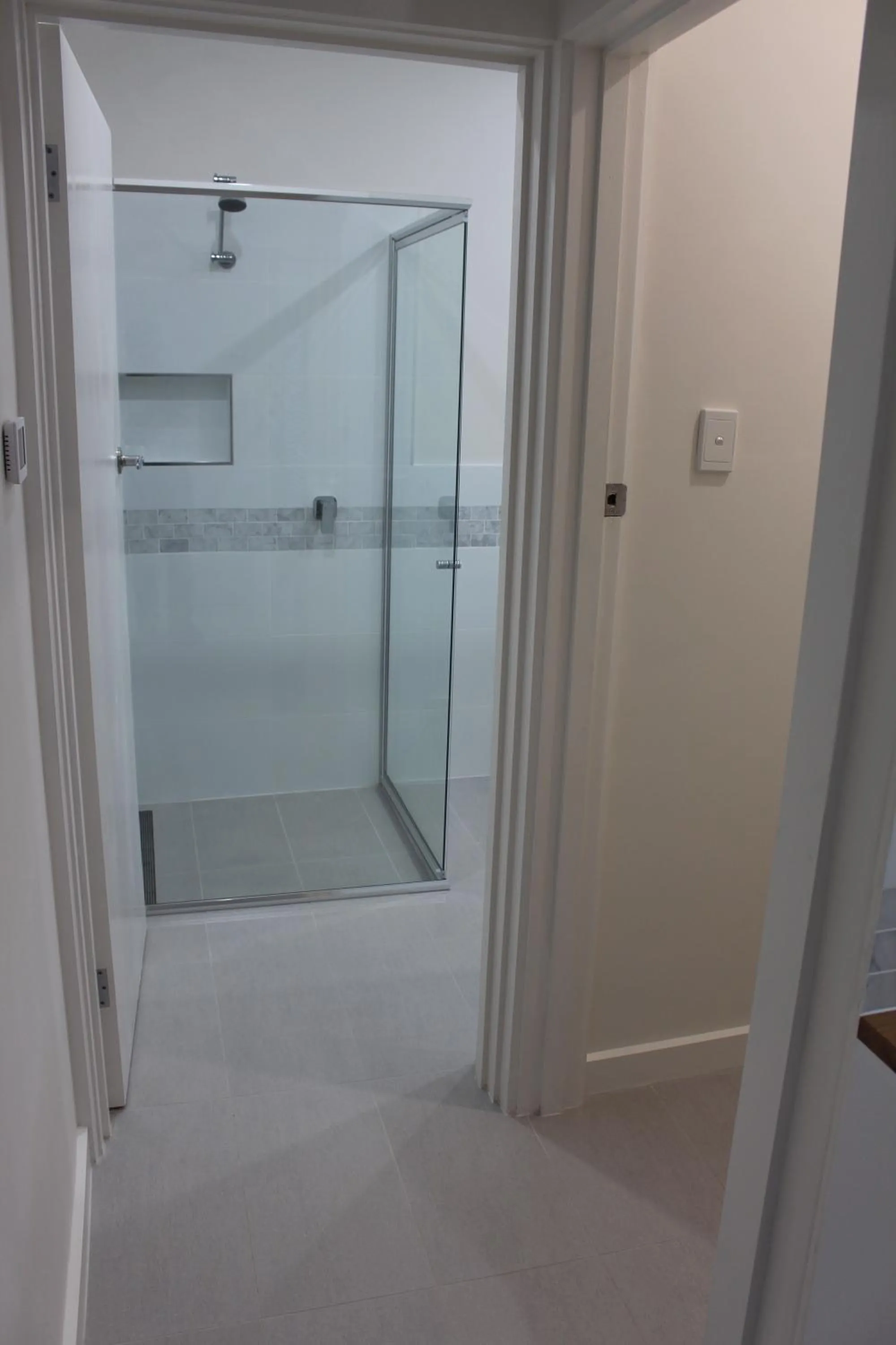 Shower in Annie's Apartment