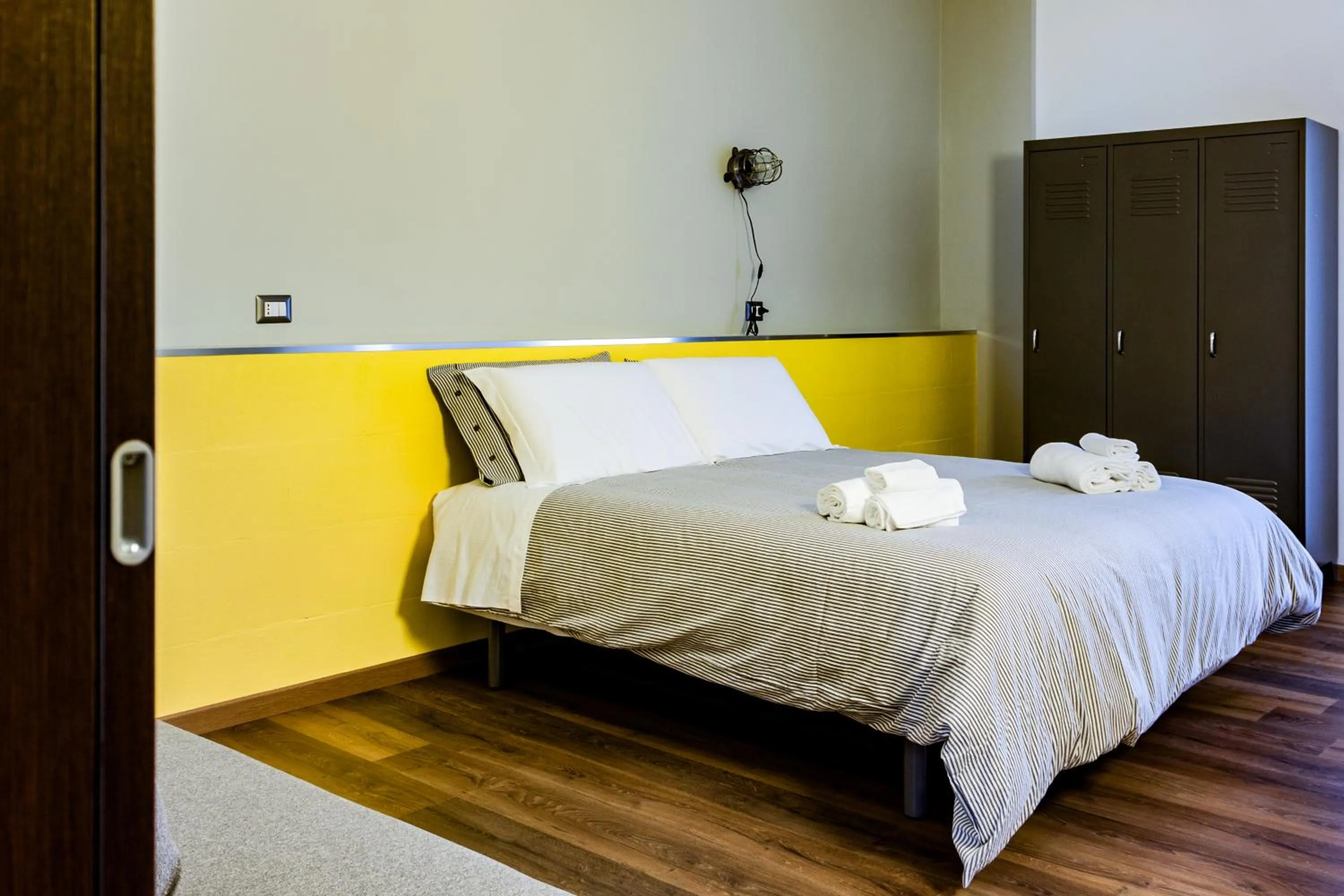 Photo of the whole room, Bed in TRAVEL STATION Bedandbreakfast