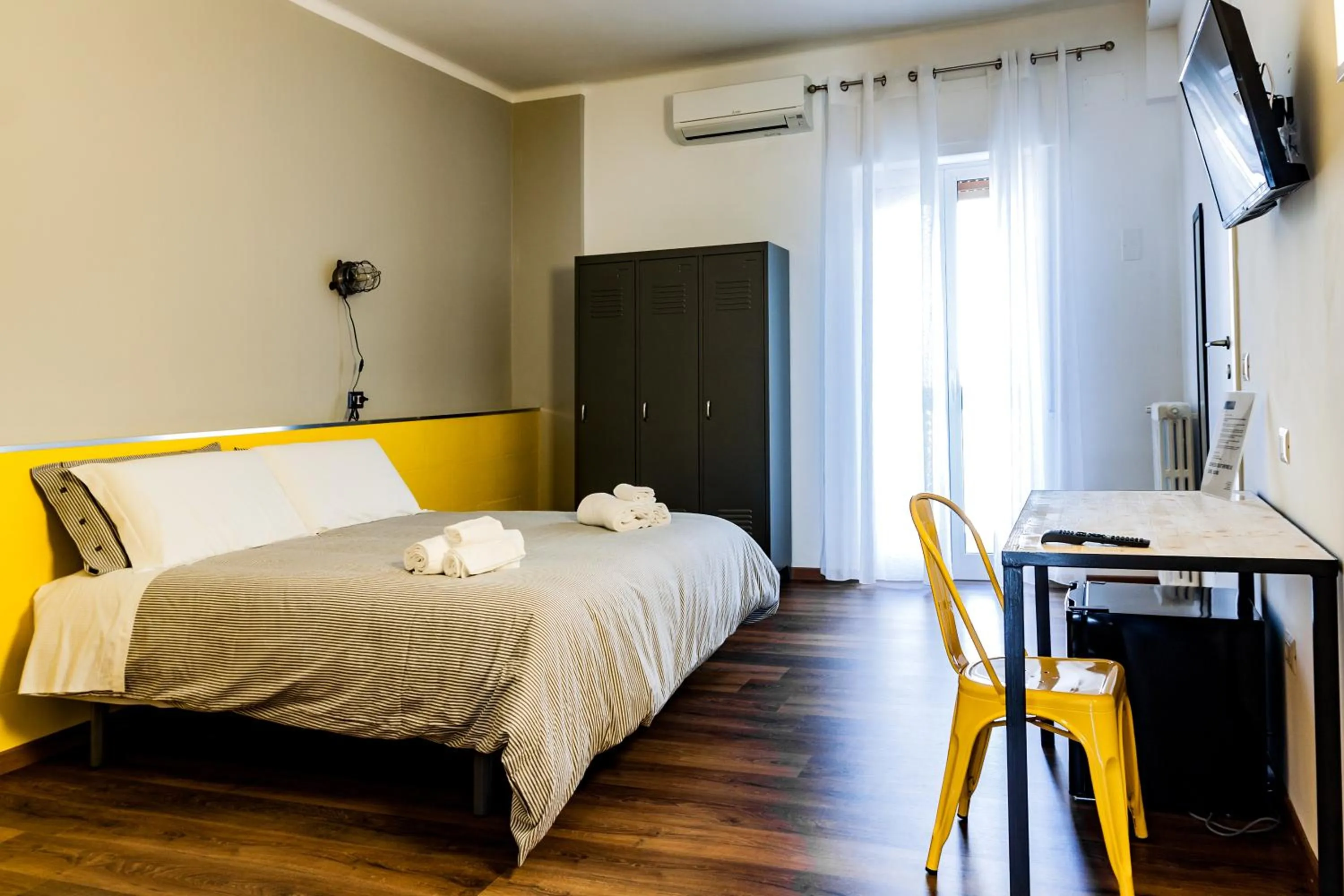 Photo of the whole room, Bed in TRAVEL STATION Bedandbreakfast