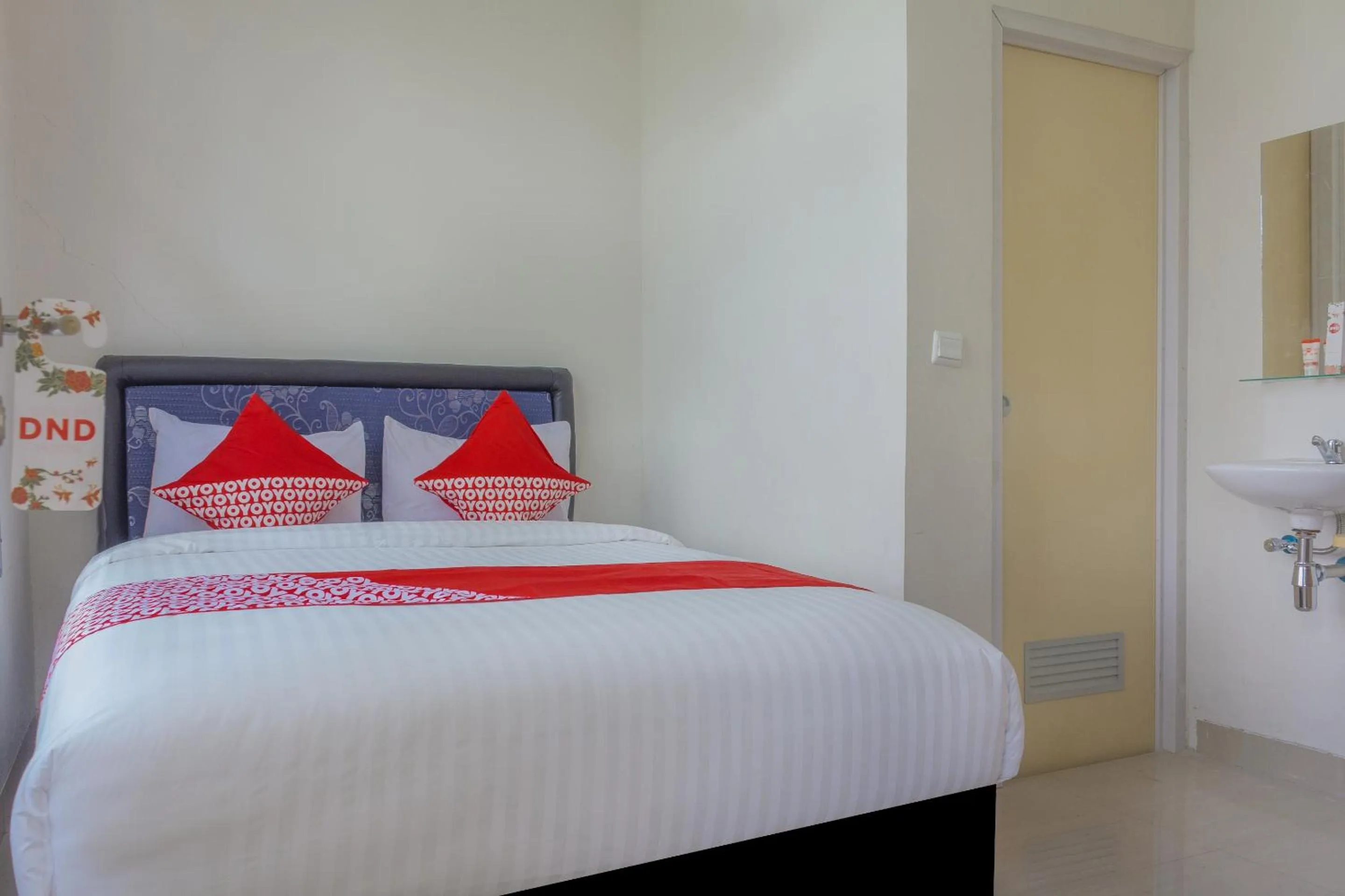 Bedroom, Bed in Hotel O 77 Guesthouse